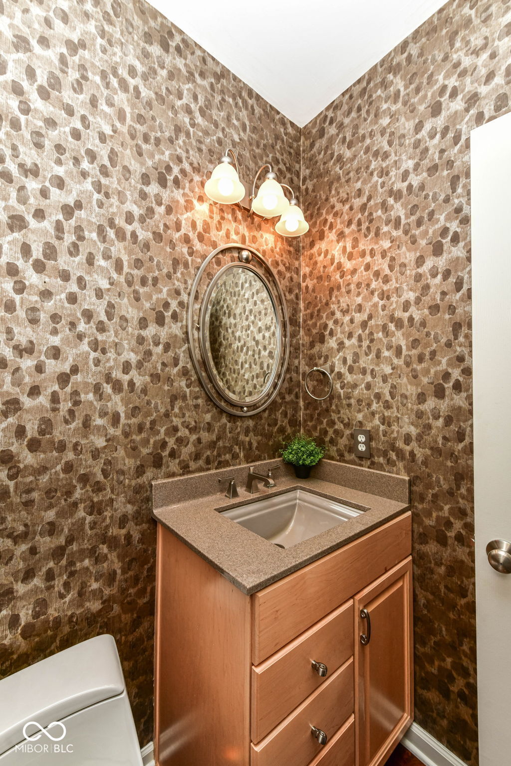 2484 Royal Boulevard