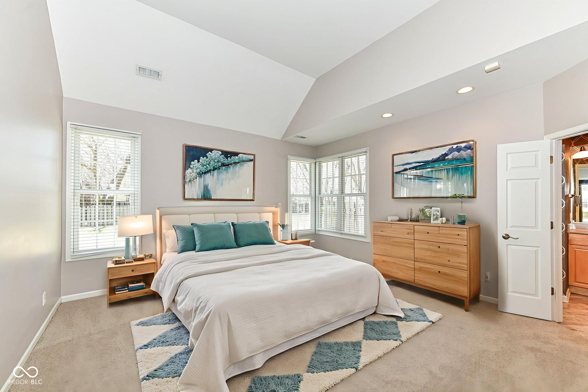 2484 Royal Boulevard