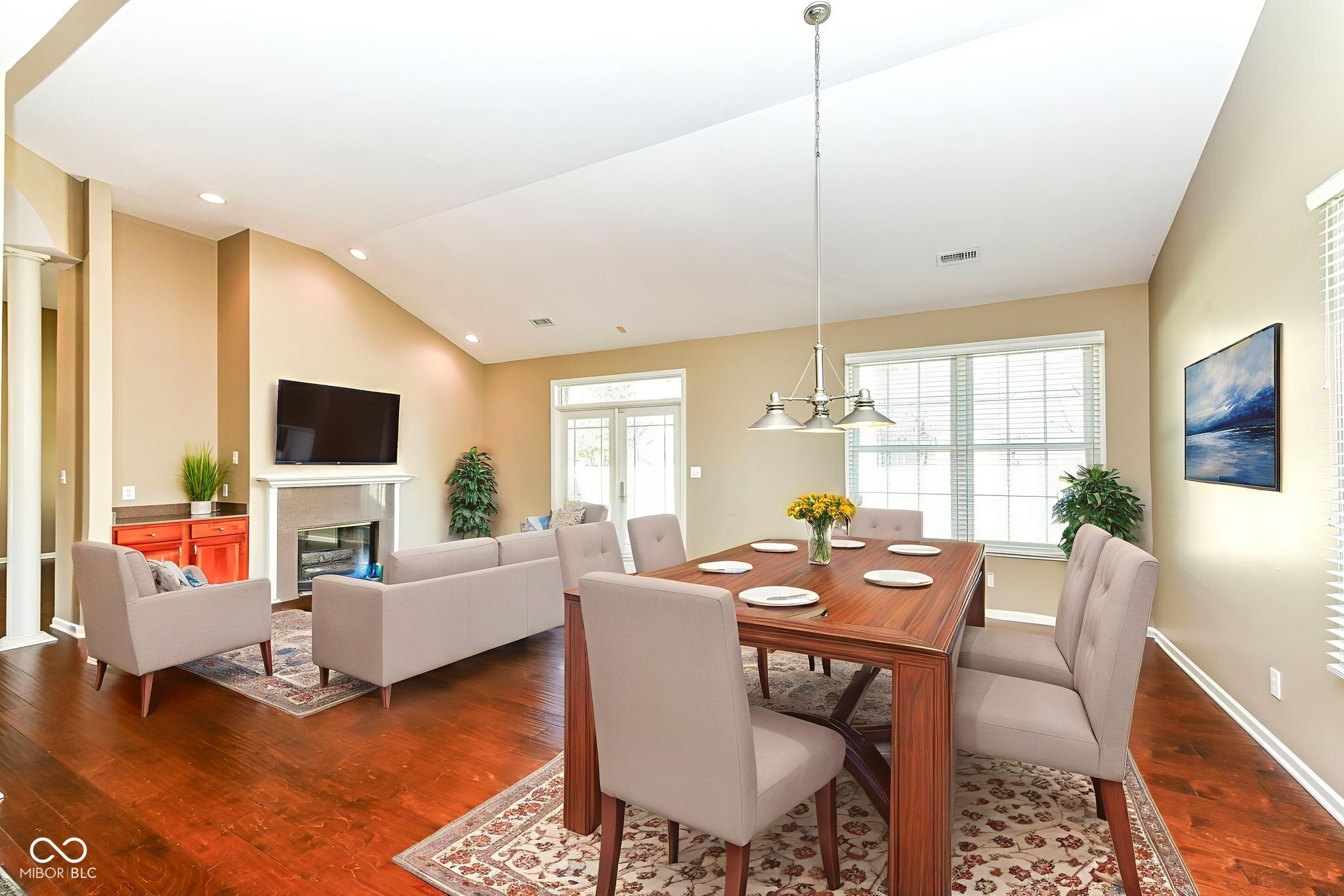 2484 Royal Boulevard