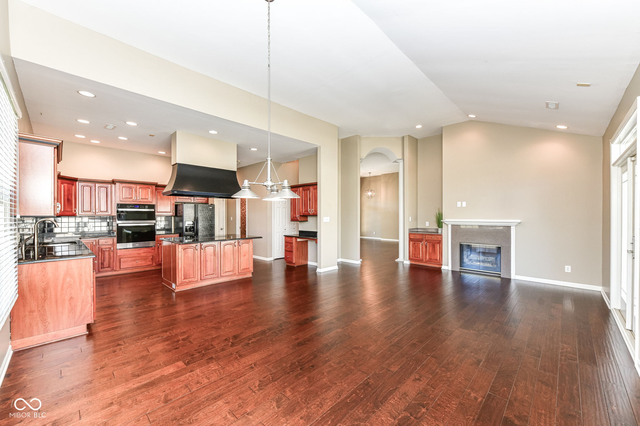 2484 Royal Boulevard