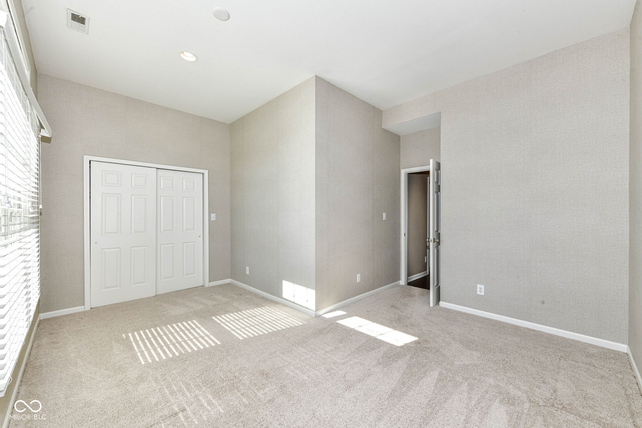 2484 Royal Boulevard