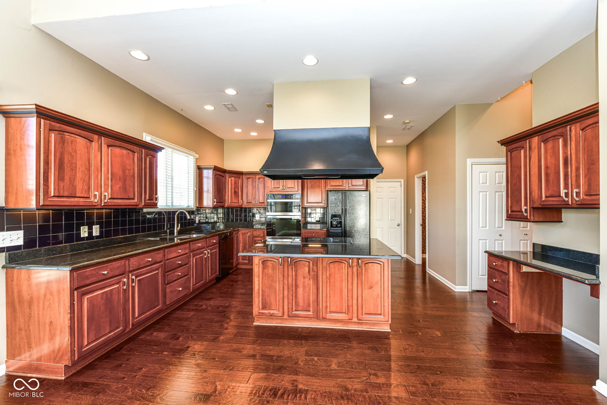 2484 Royal Boulevard