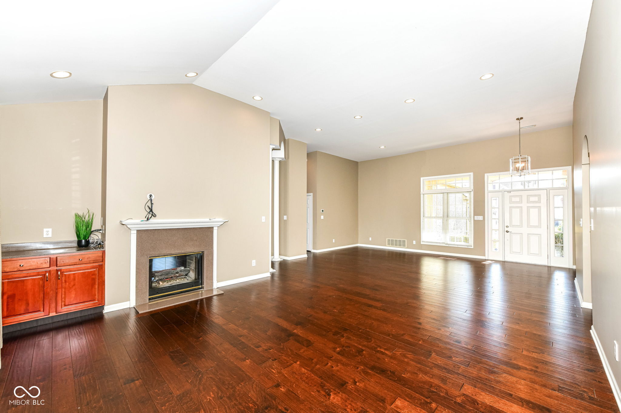 2484 Royal Boulevard