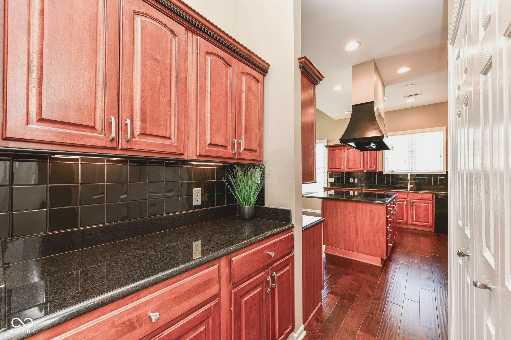 2484 Royal Boulevard