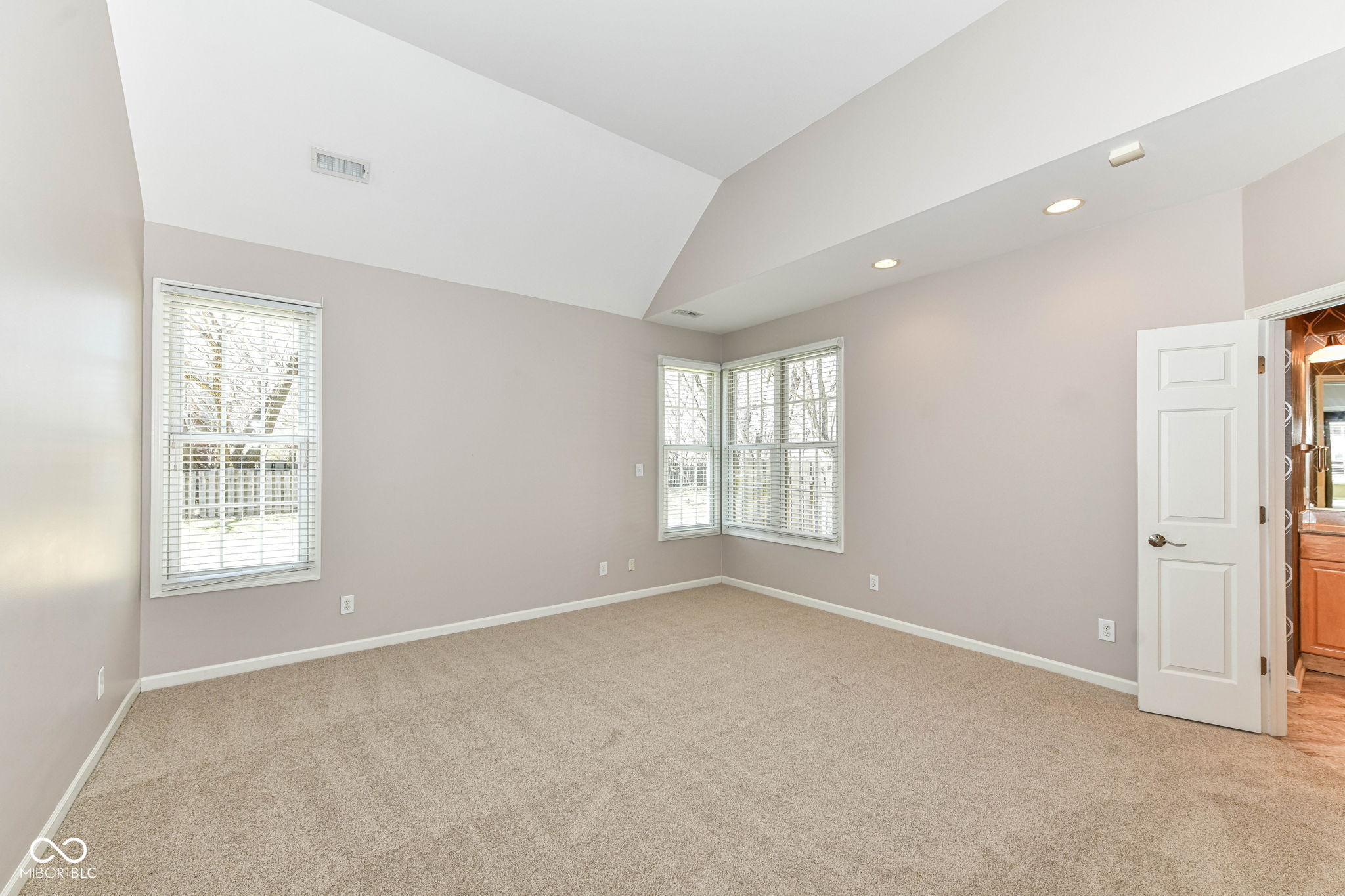 2484 Royal Boulevard