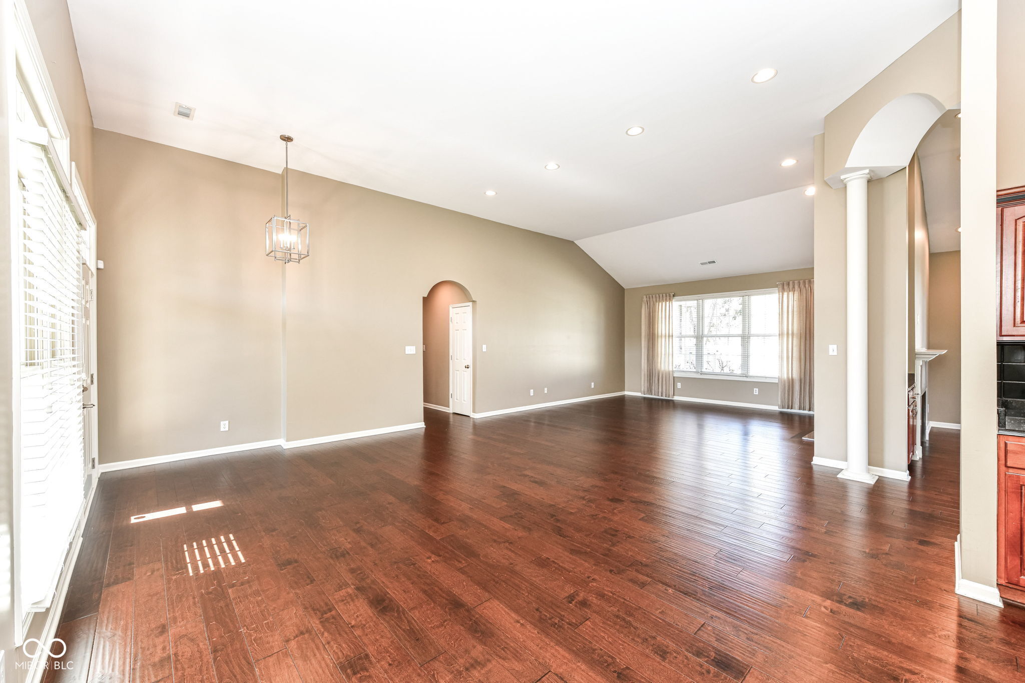 2484 Royal Boulevard