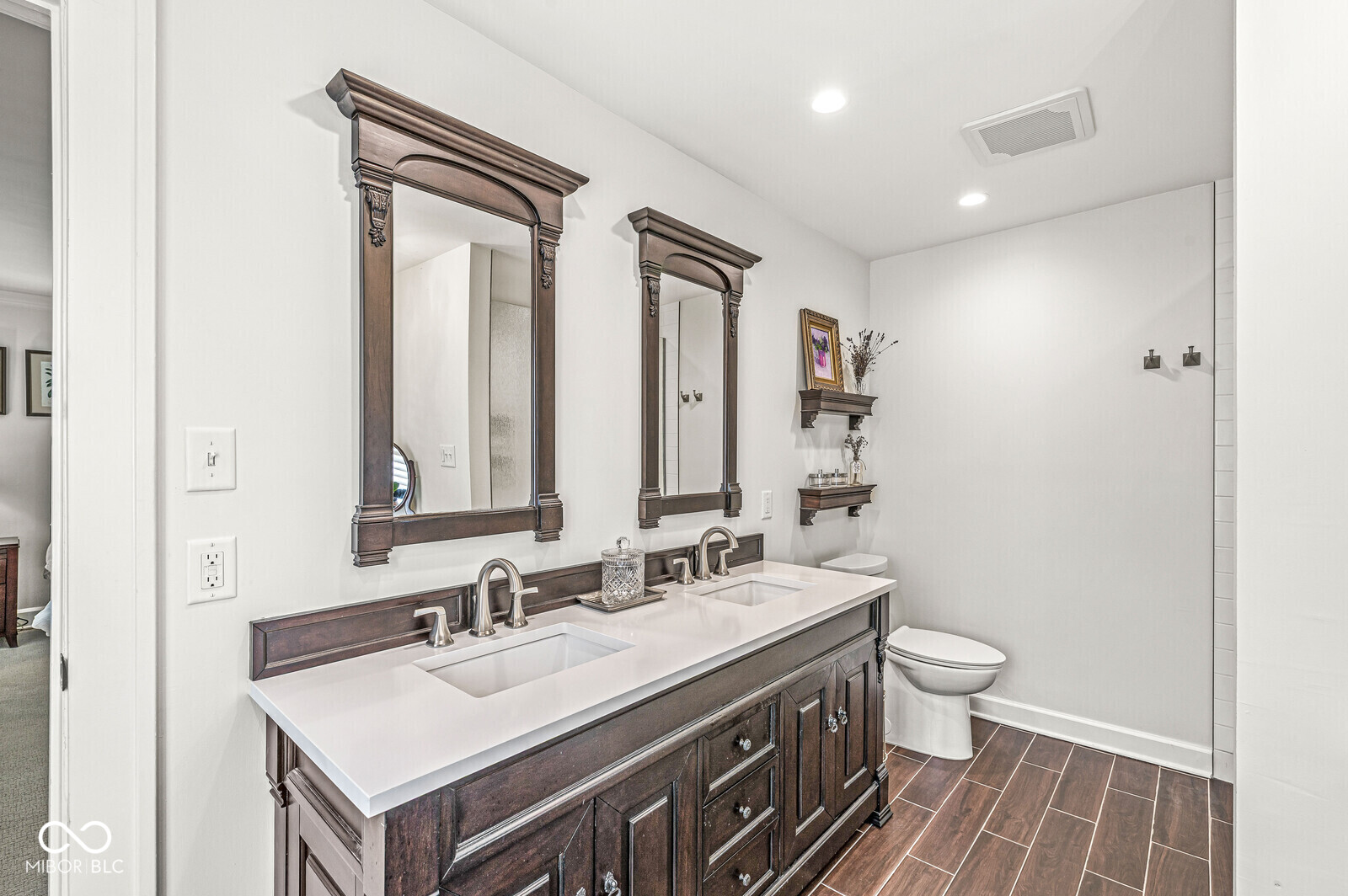 5421 N Washington Boulevard