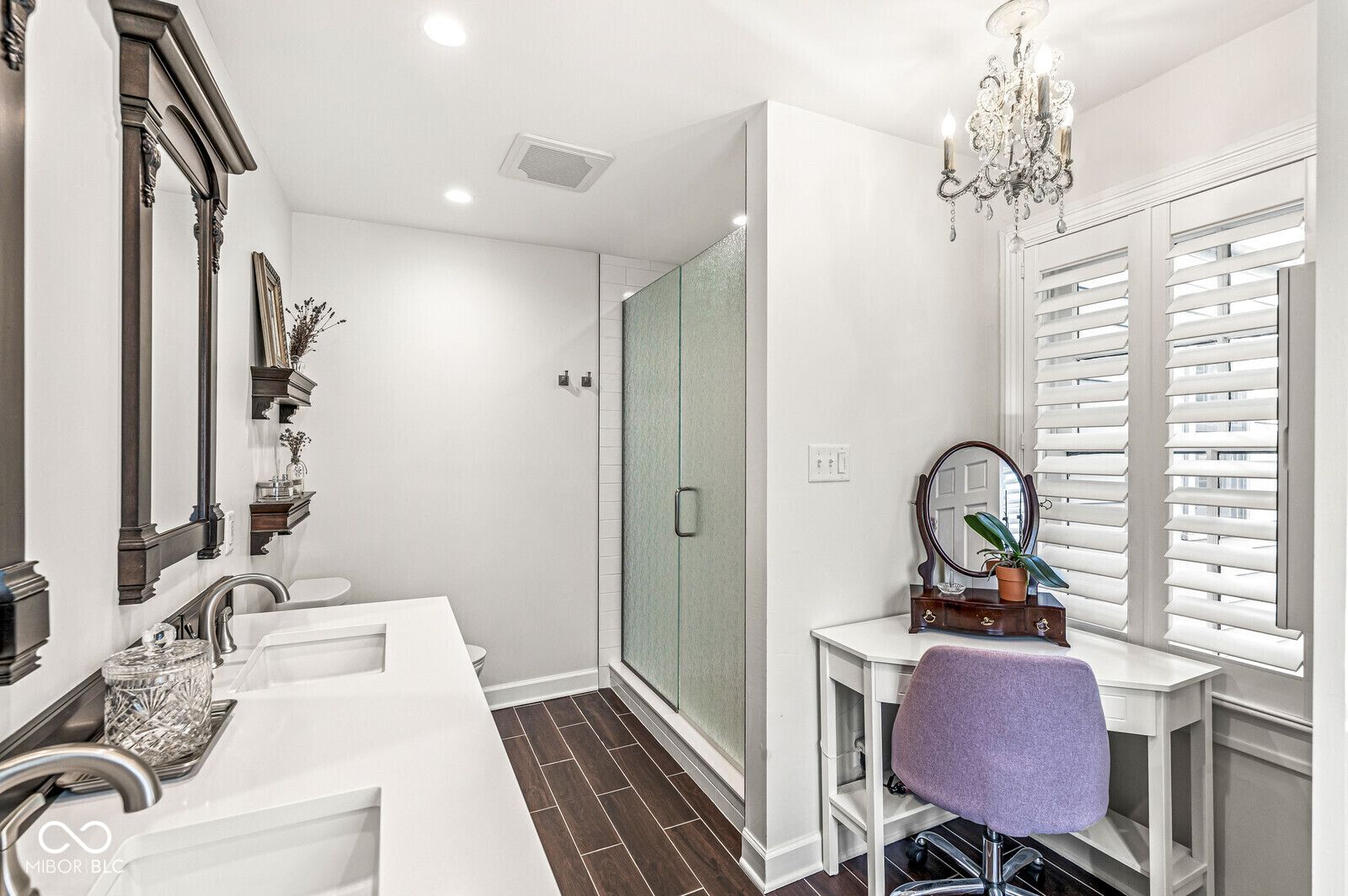 5421 N Washington Boulevard