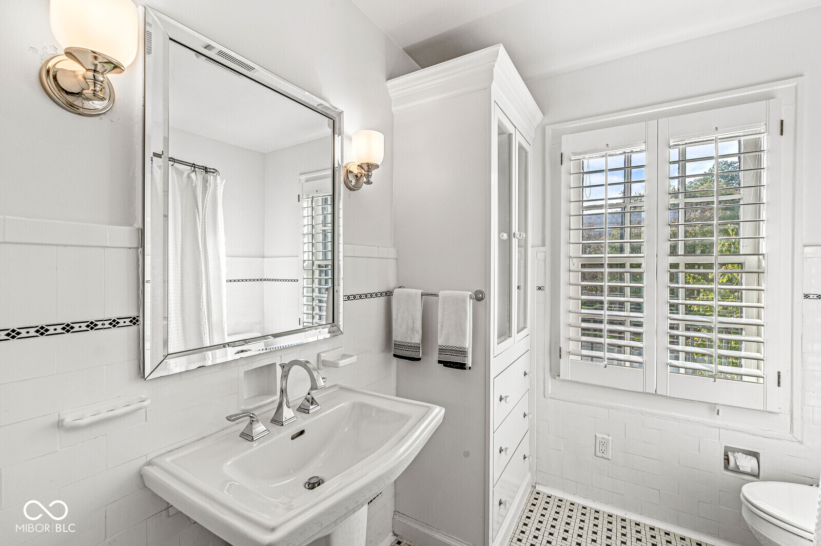 5421 N Washington Boulevard