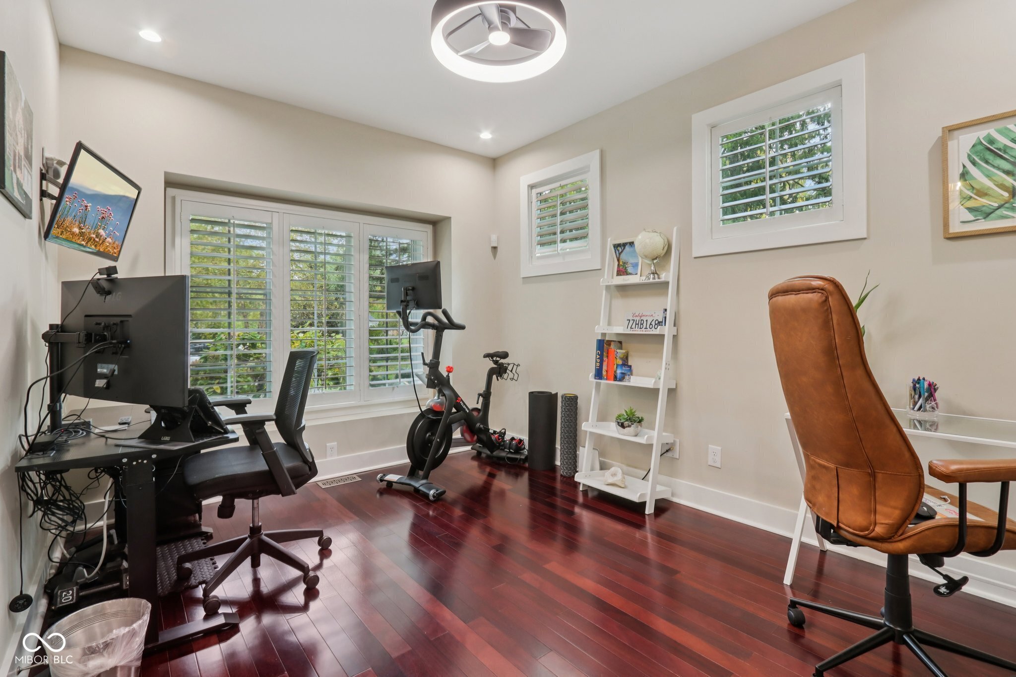 8418 N College Avenue