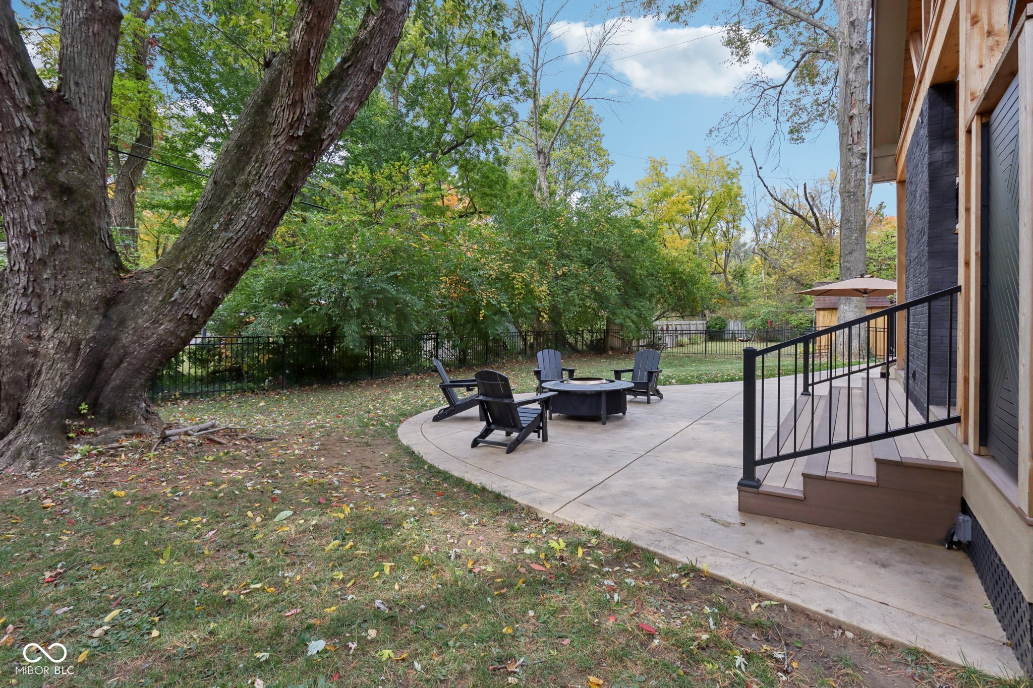 8418 N College Avenue