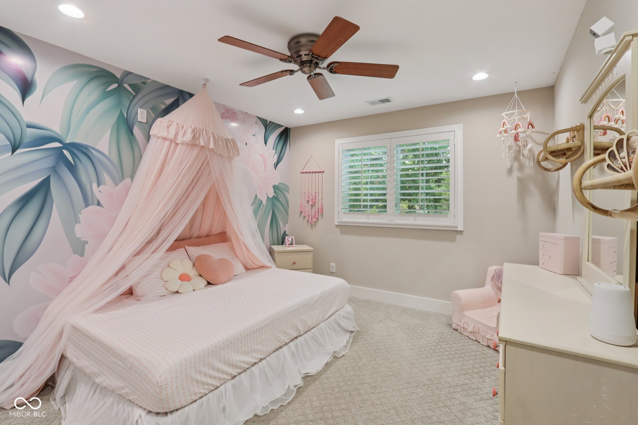 8418 N College Avenue