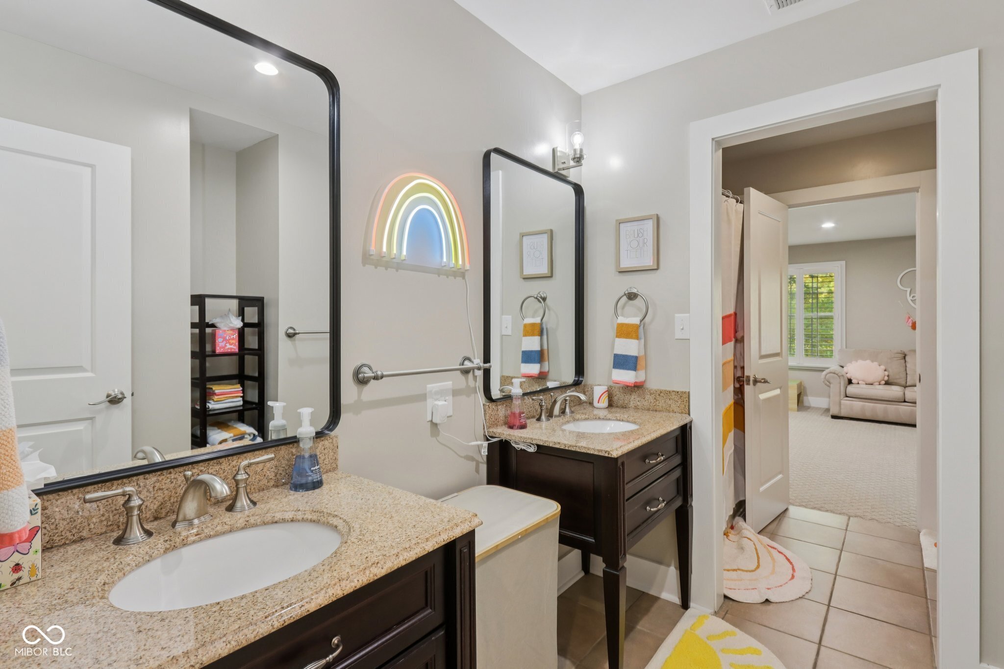 8418 N College Avenue