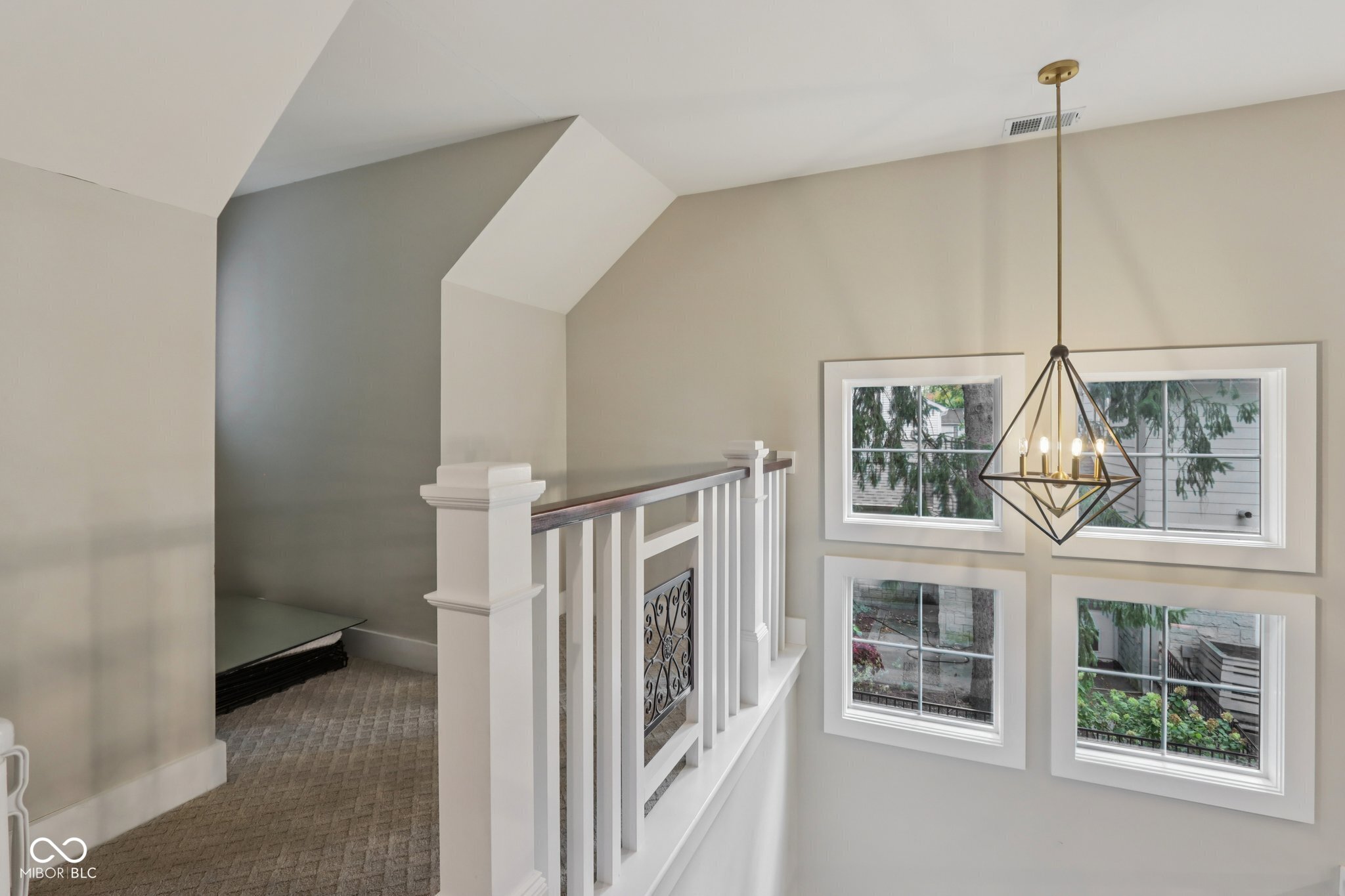 8418 N College Avenue