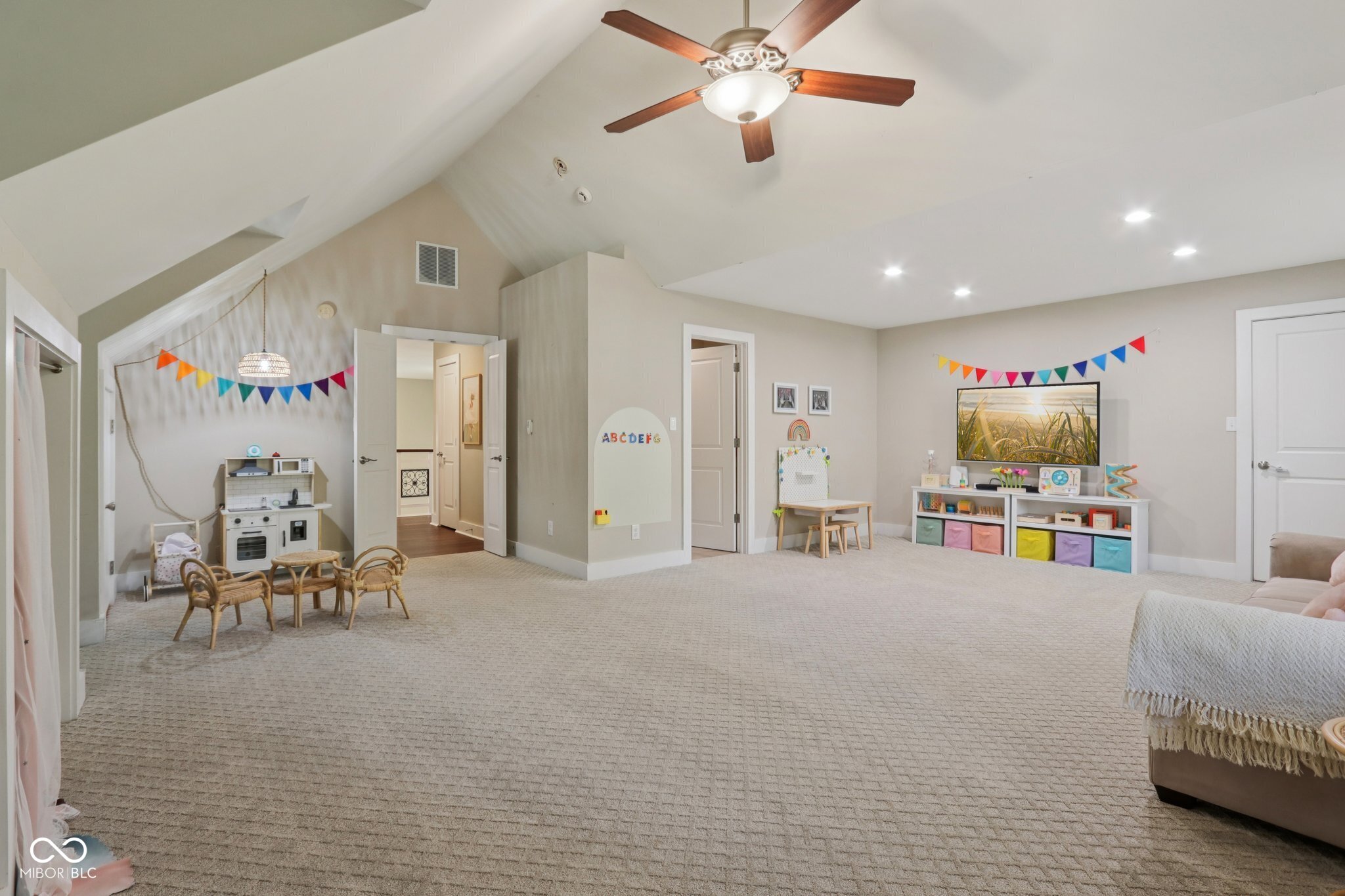 8418 N College Avenue