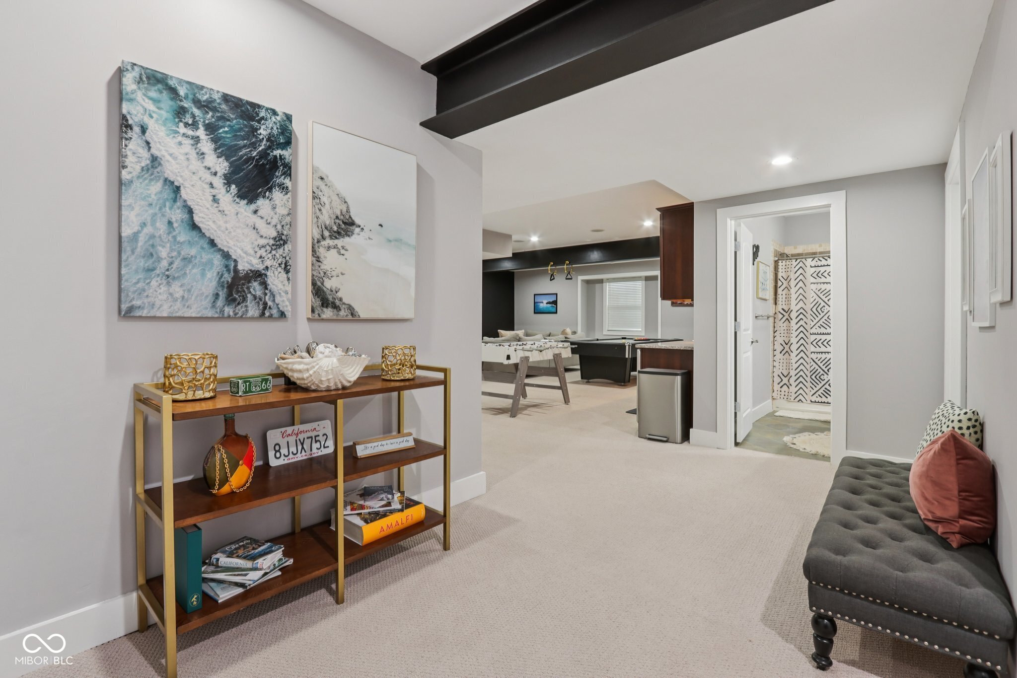 8418 N College Avenue