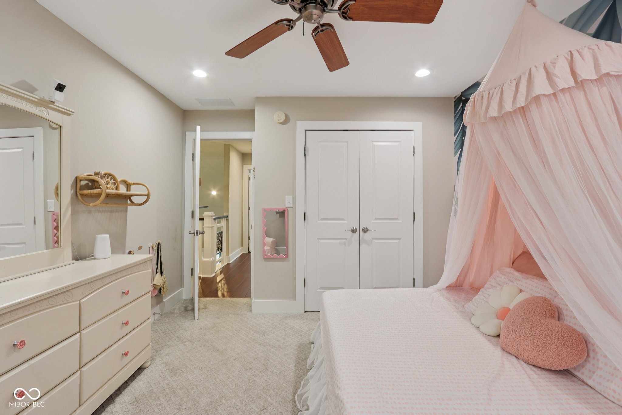 8418 N College Avenue