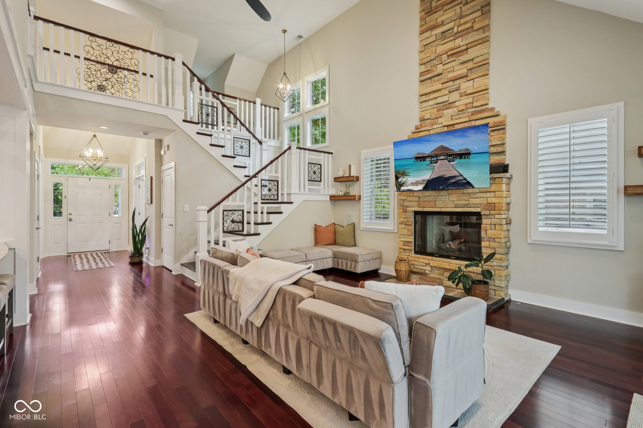 8418 N College Avenue