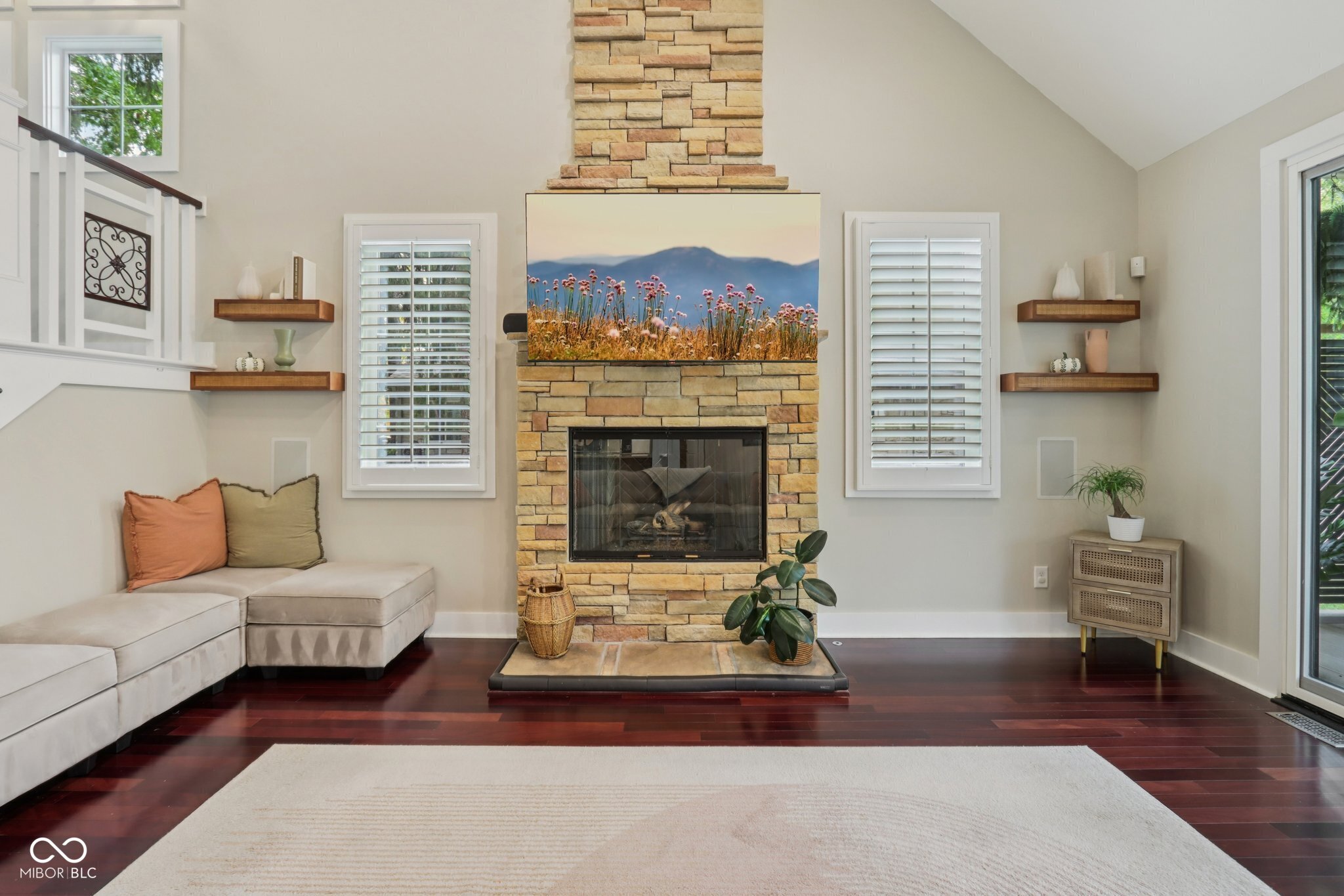 8418 N College Avenue