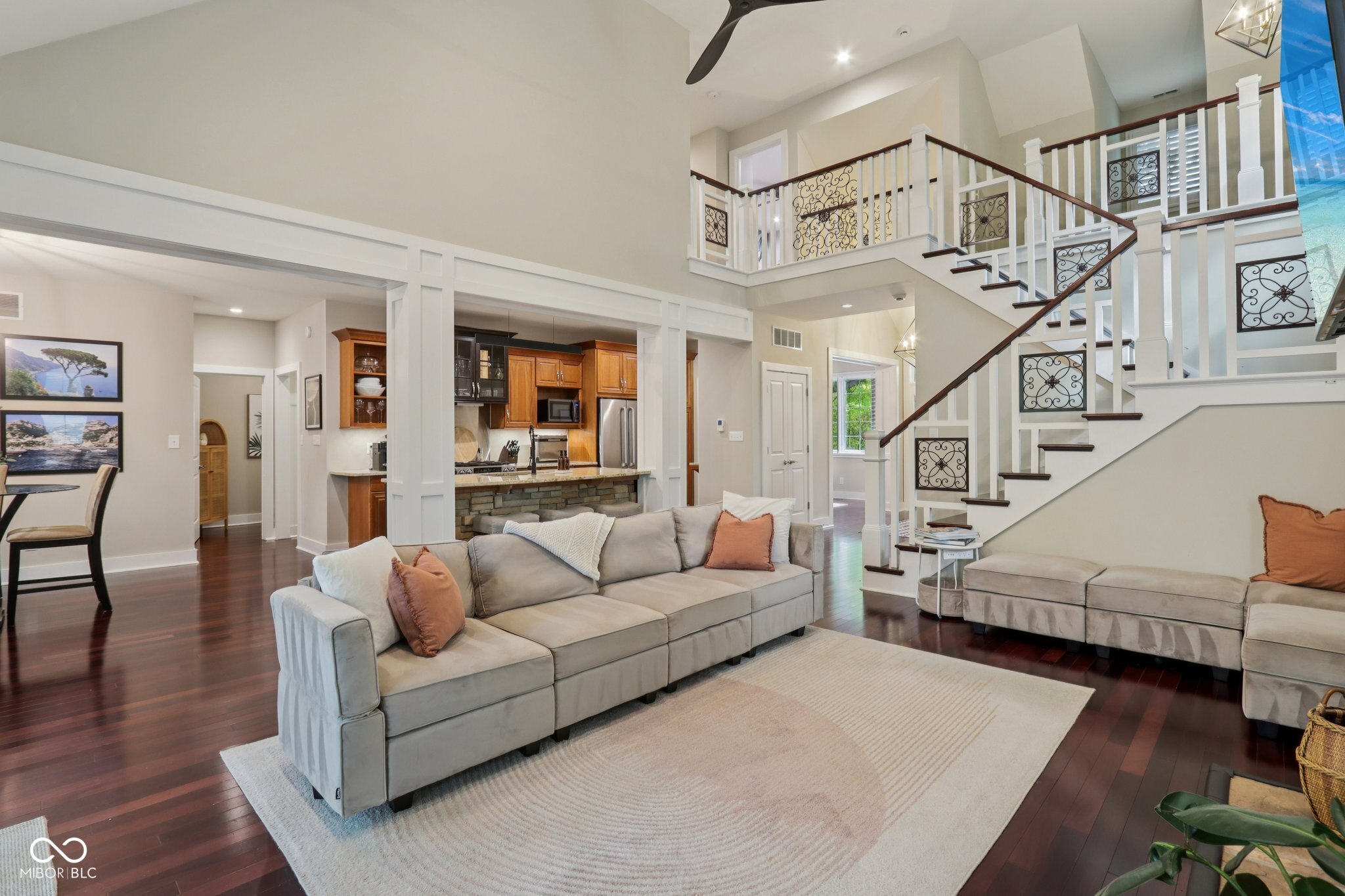 8418 N College Avenue