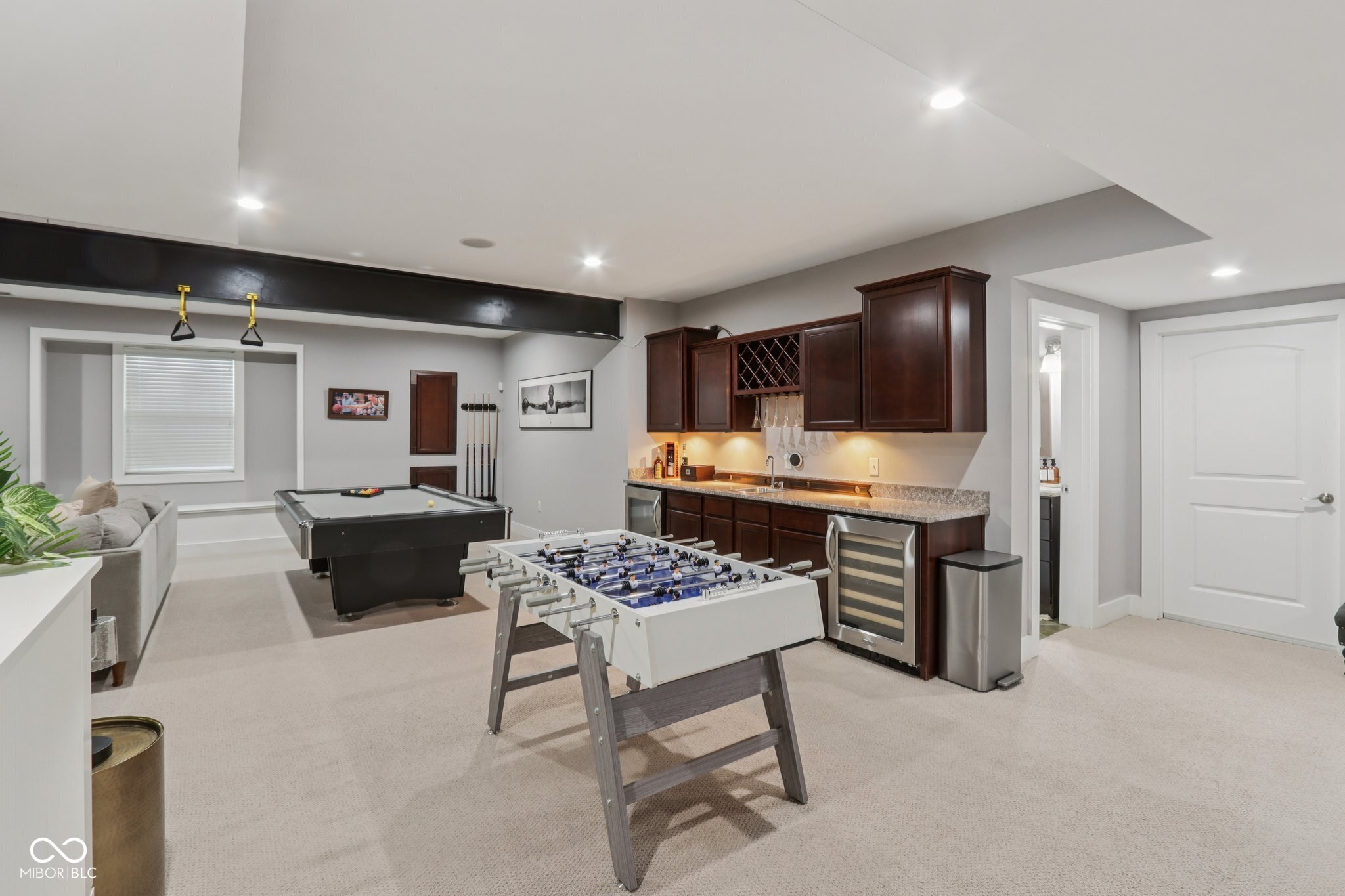 8418 N College Avenue