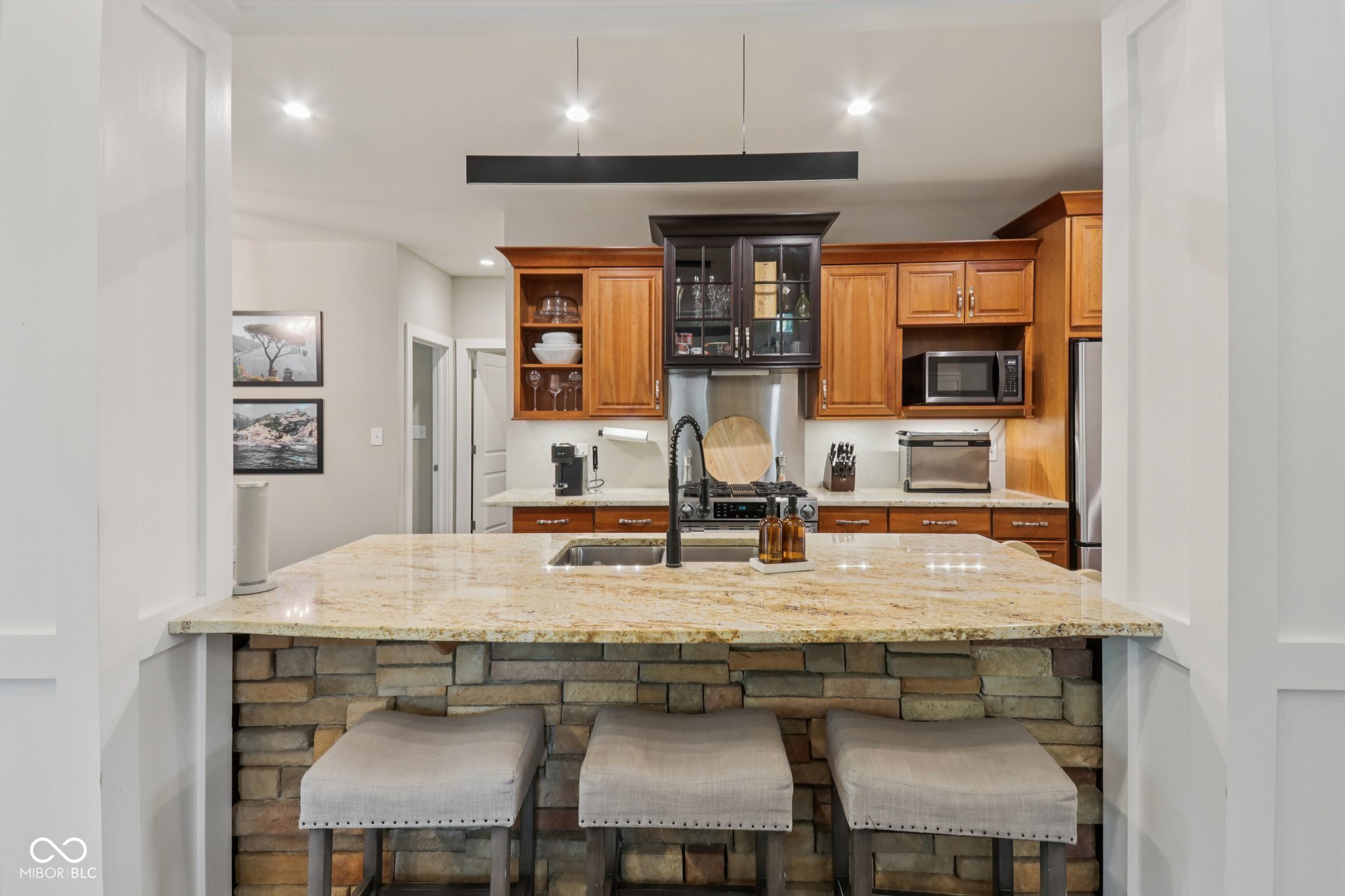 8418 N College Avenue