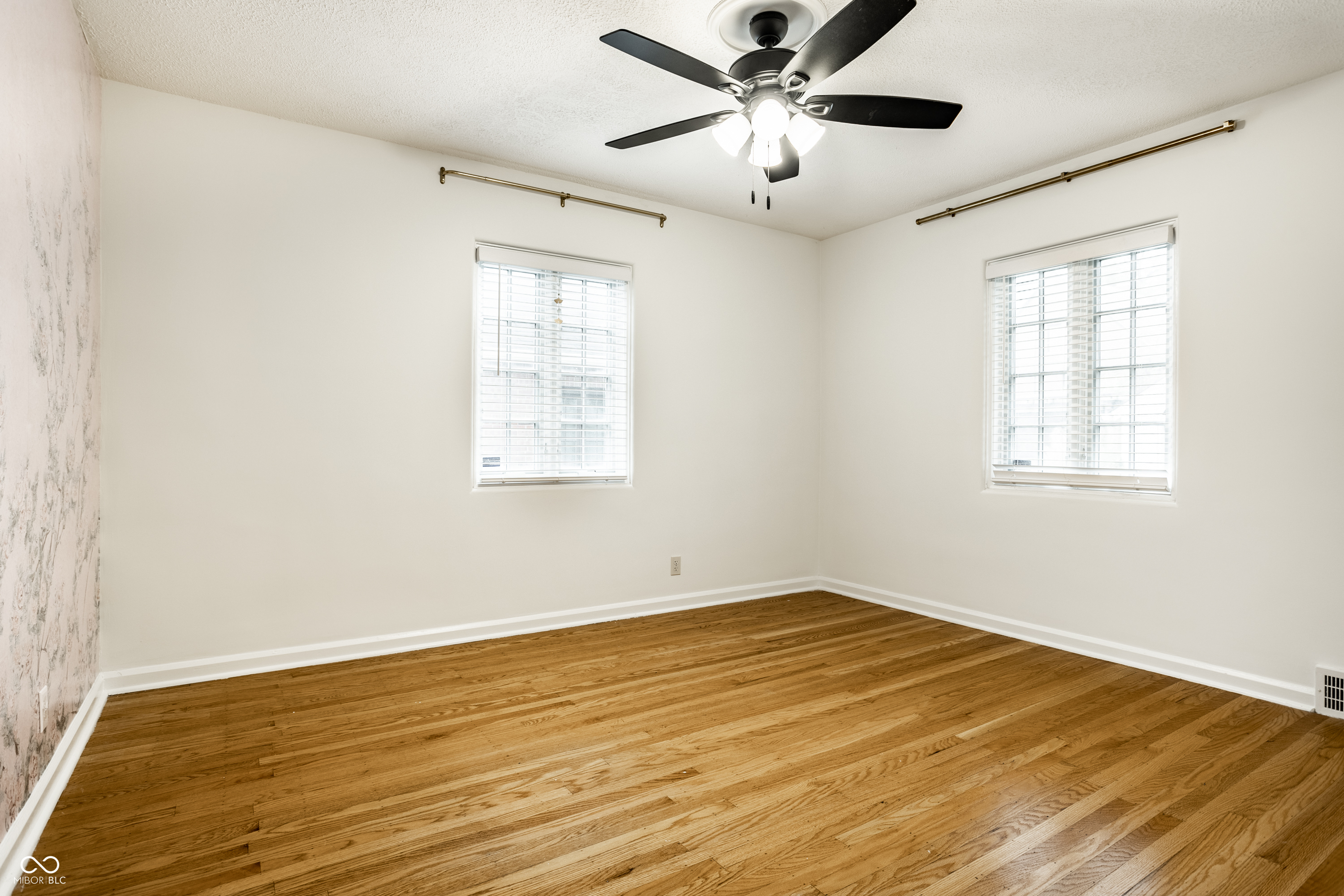 5680 N Delaware Street