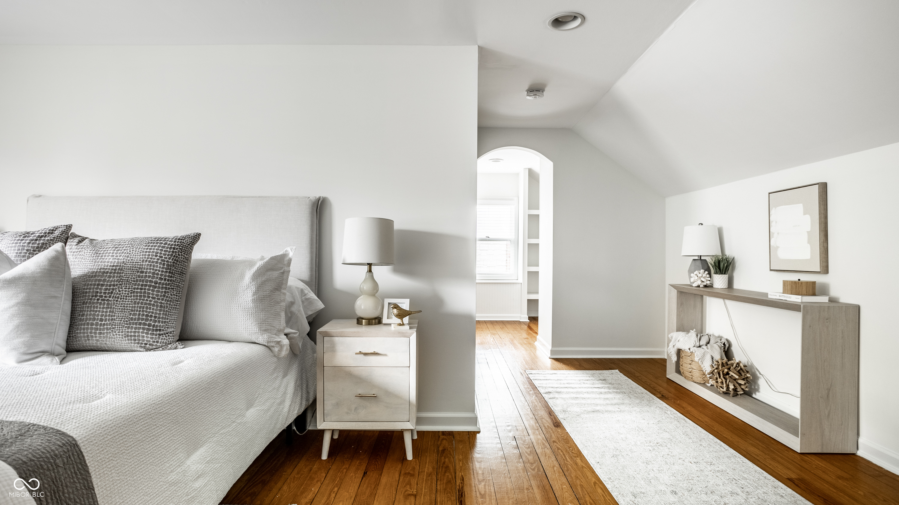 5680 N Delaware Street