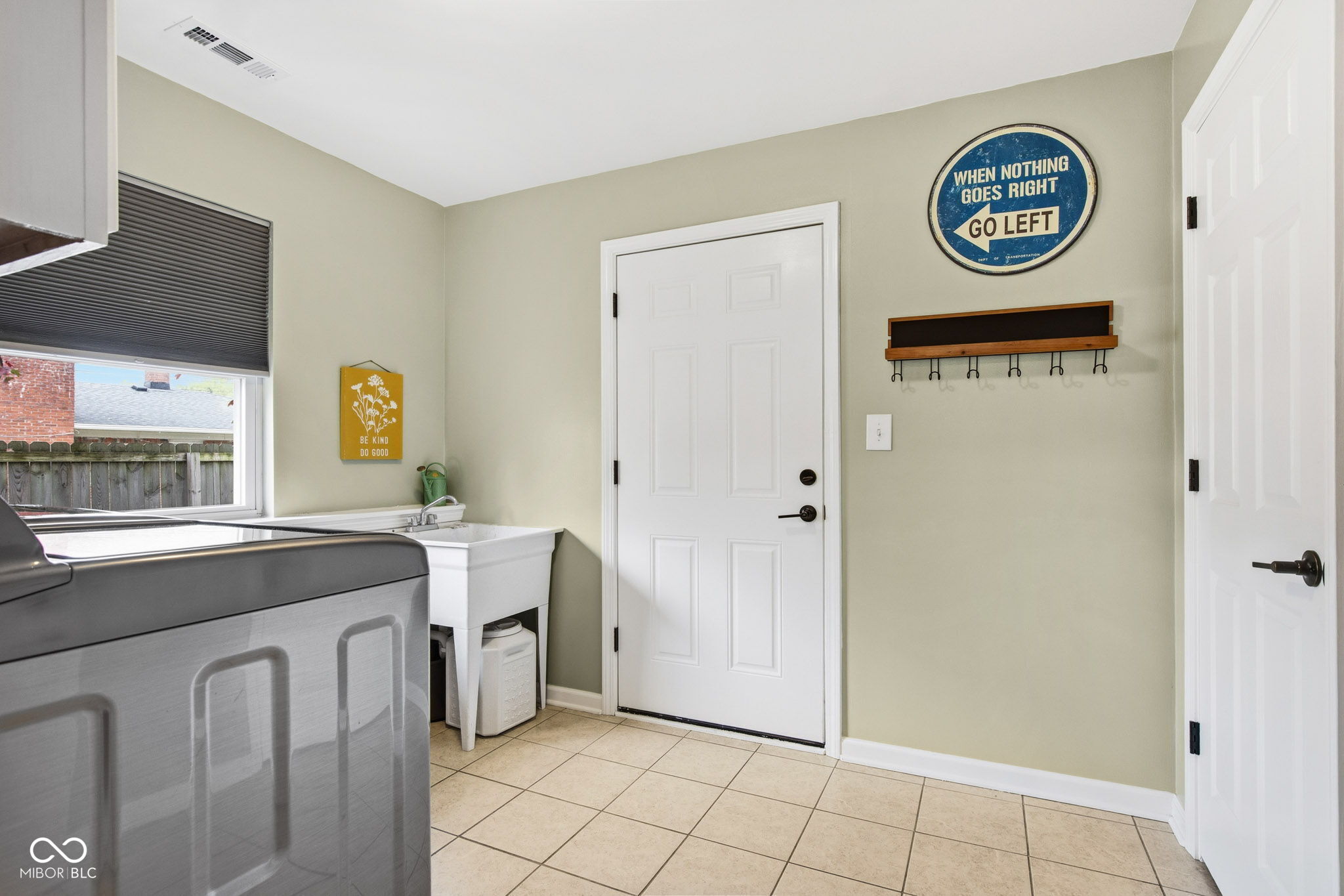 8607 N Washington Boulevard