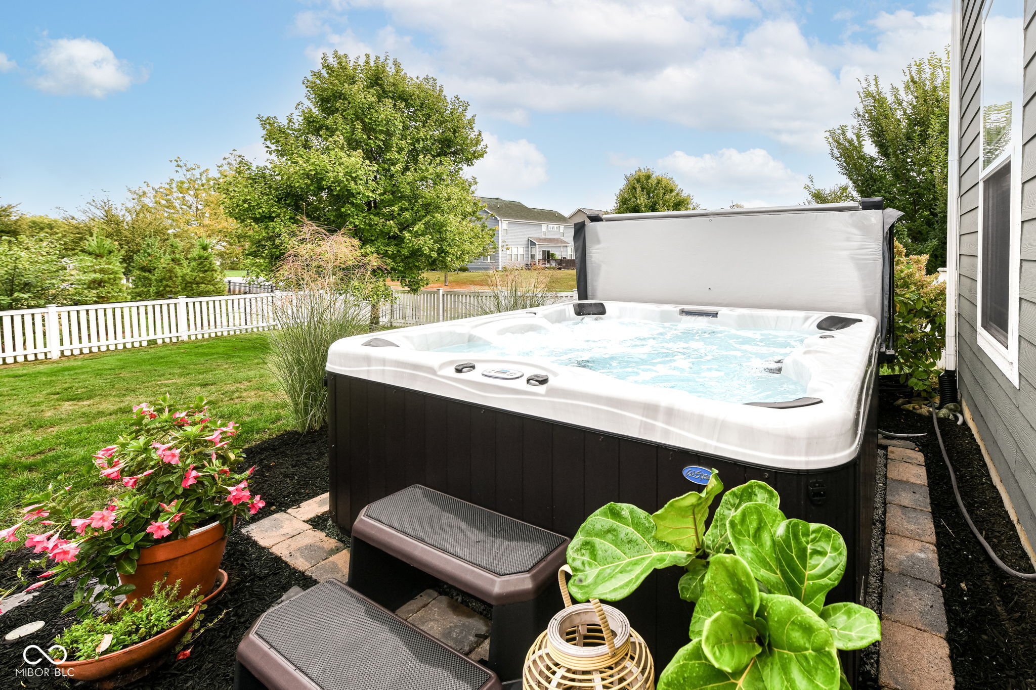 11046 Chapel Park Drive N