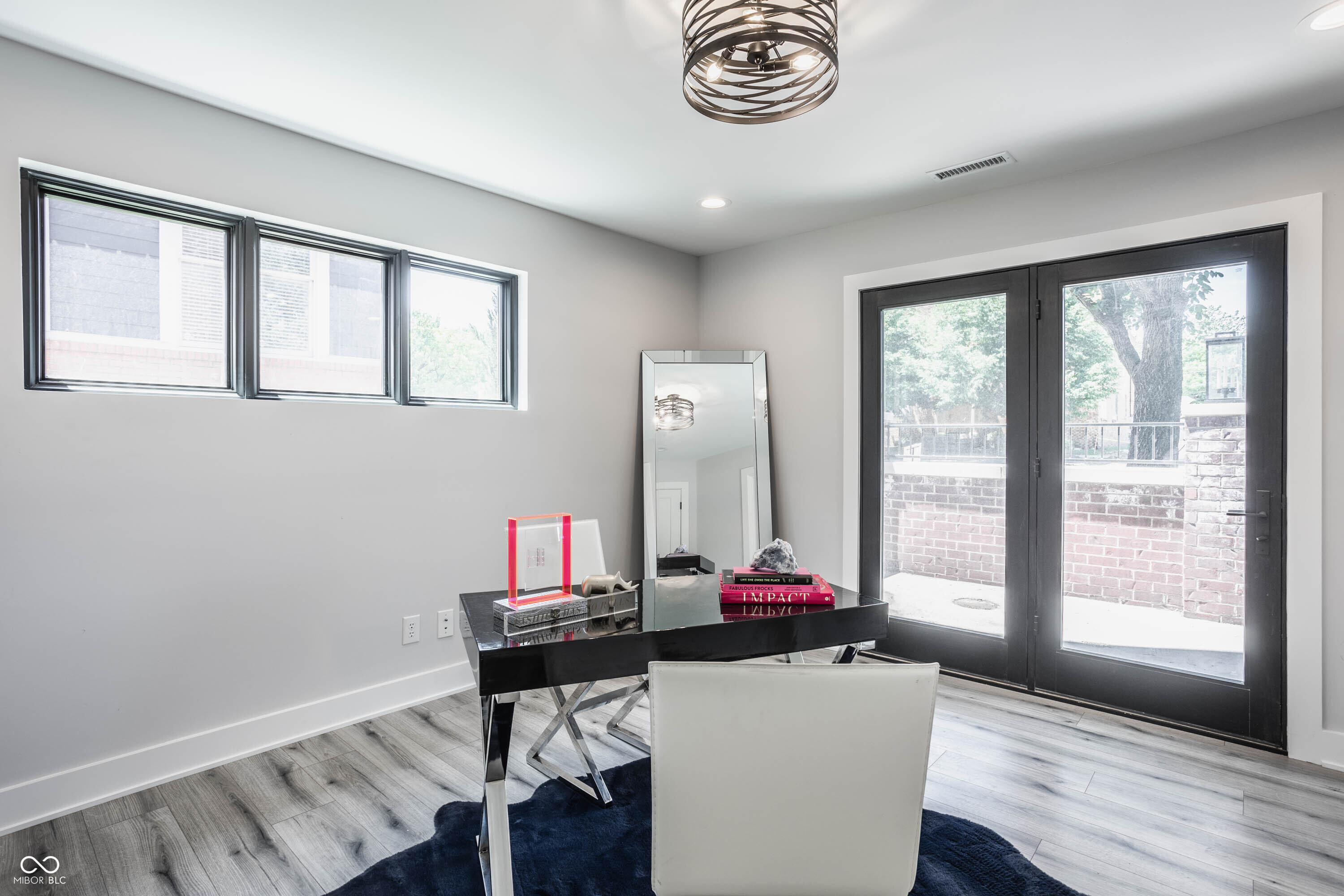 1561 N College Avenue