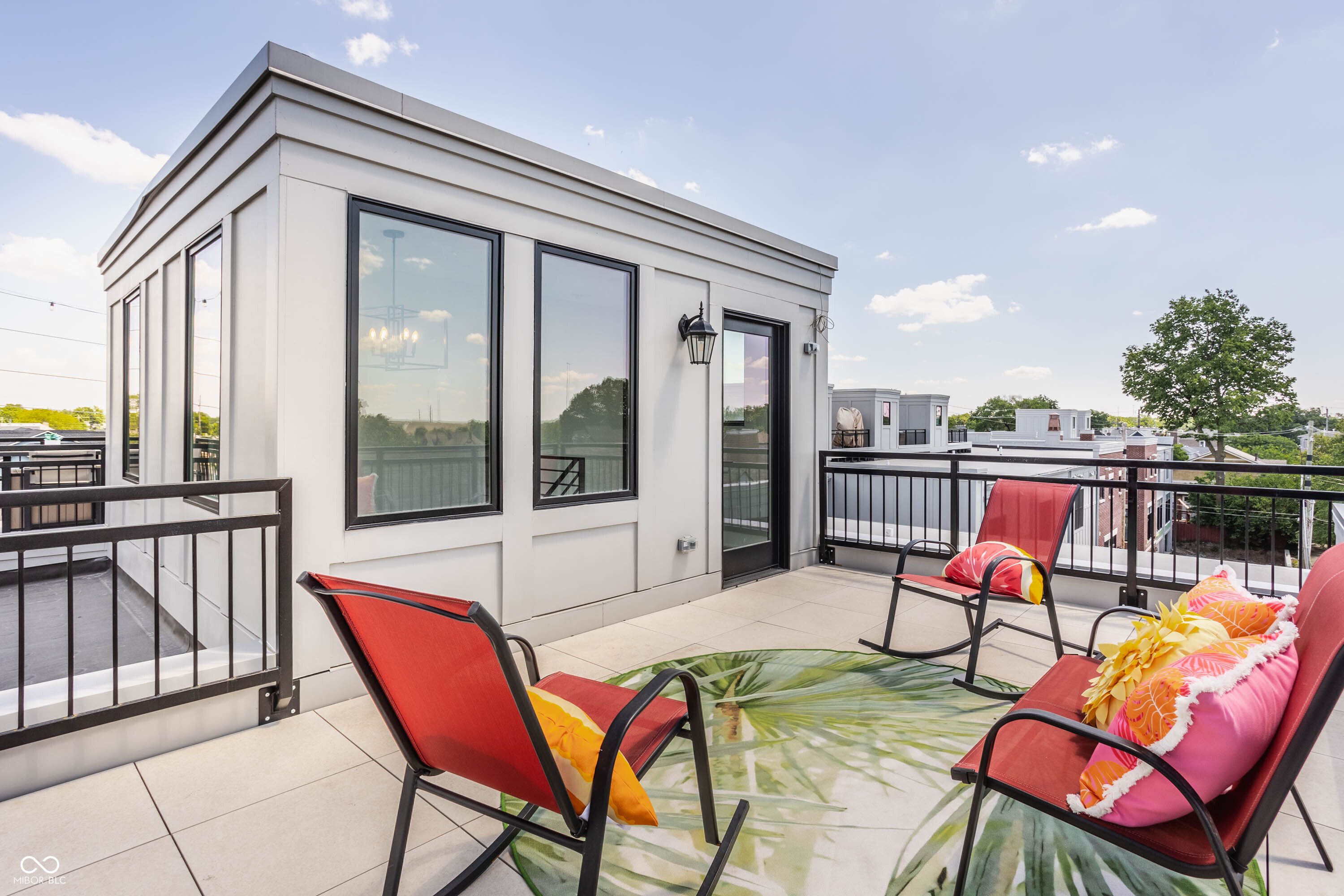 1561 N College Avenue