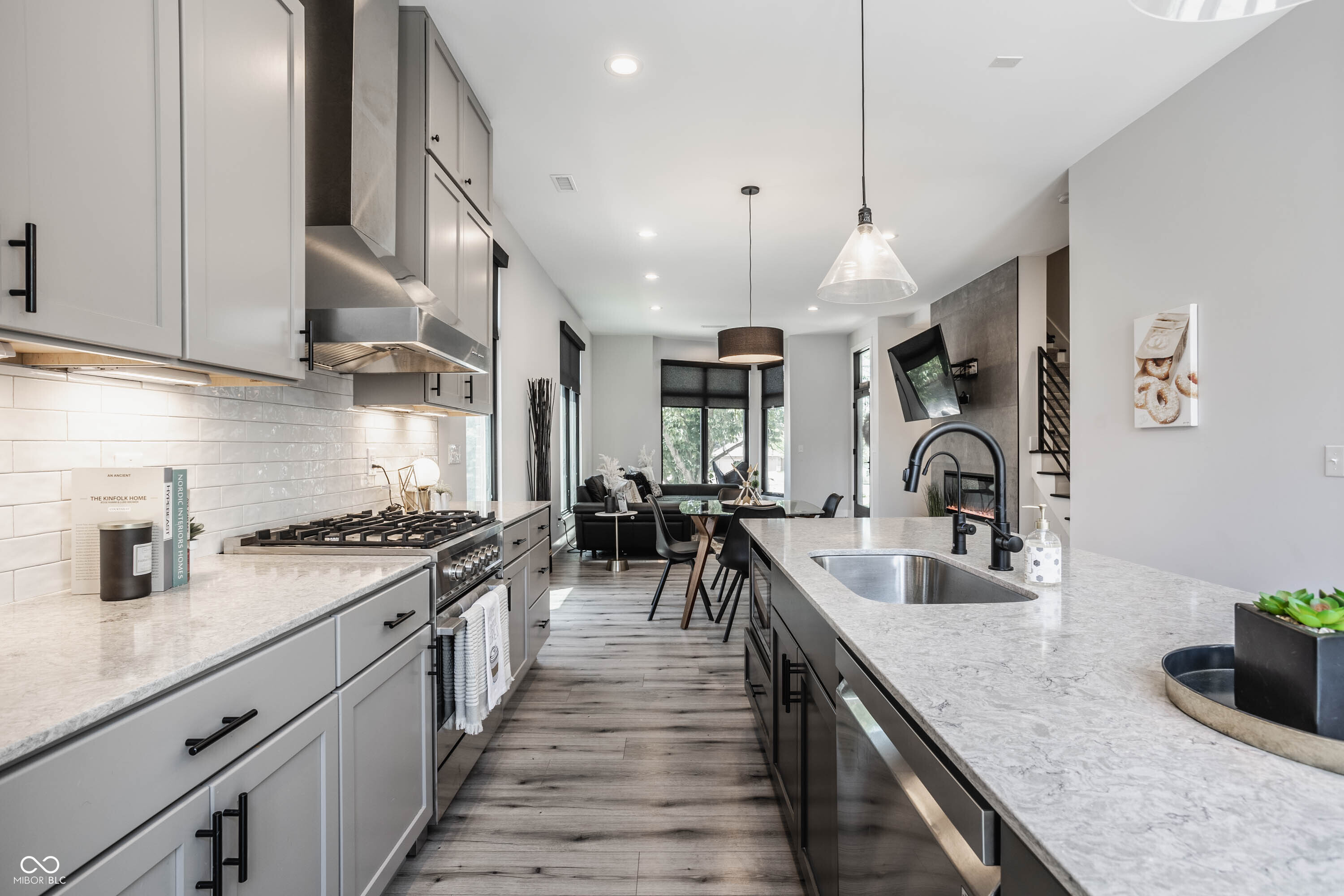 1561 N College Avenue