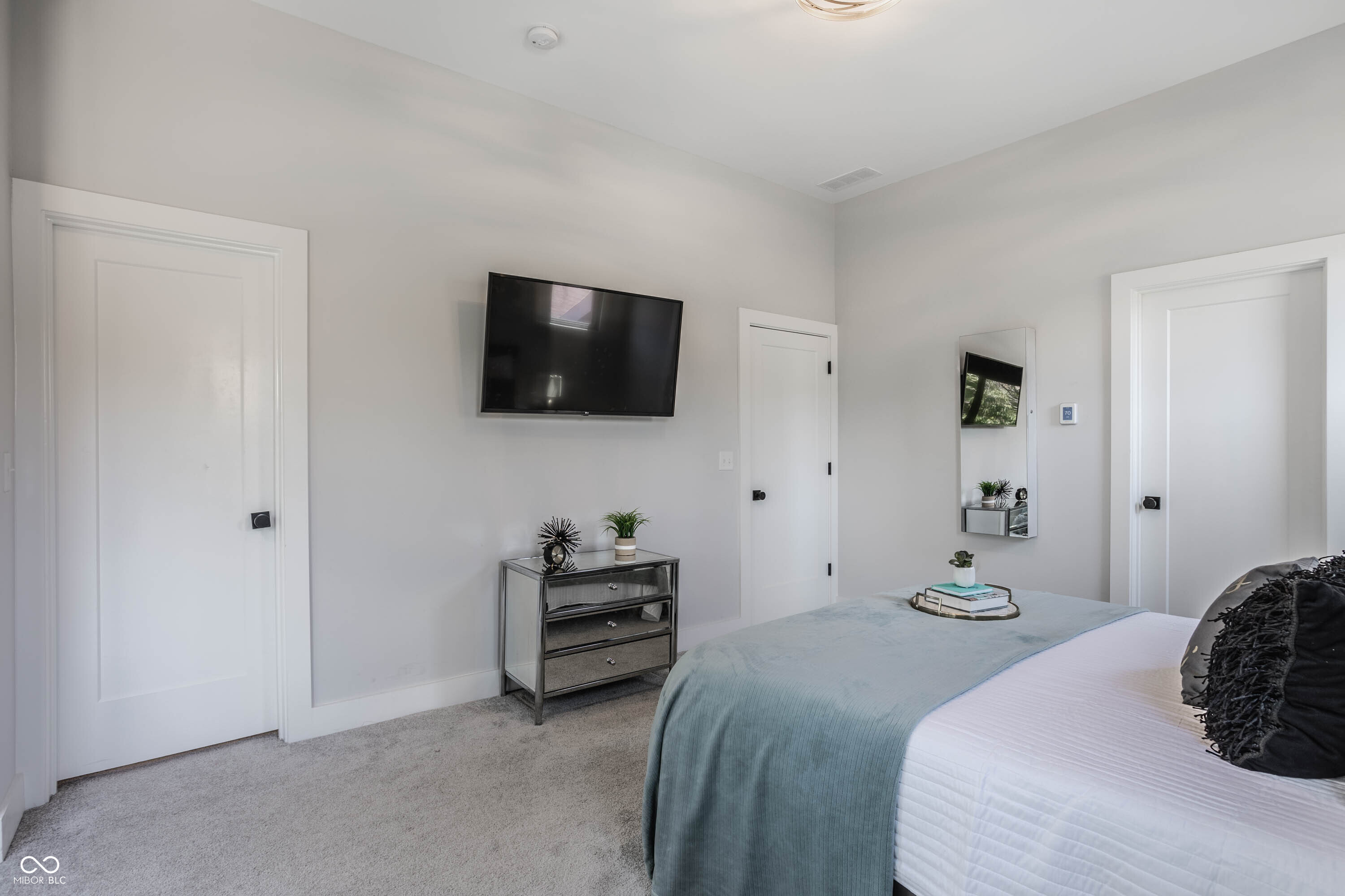 1561 N College Avenue