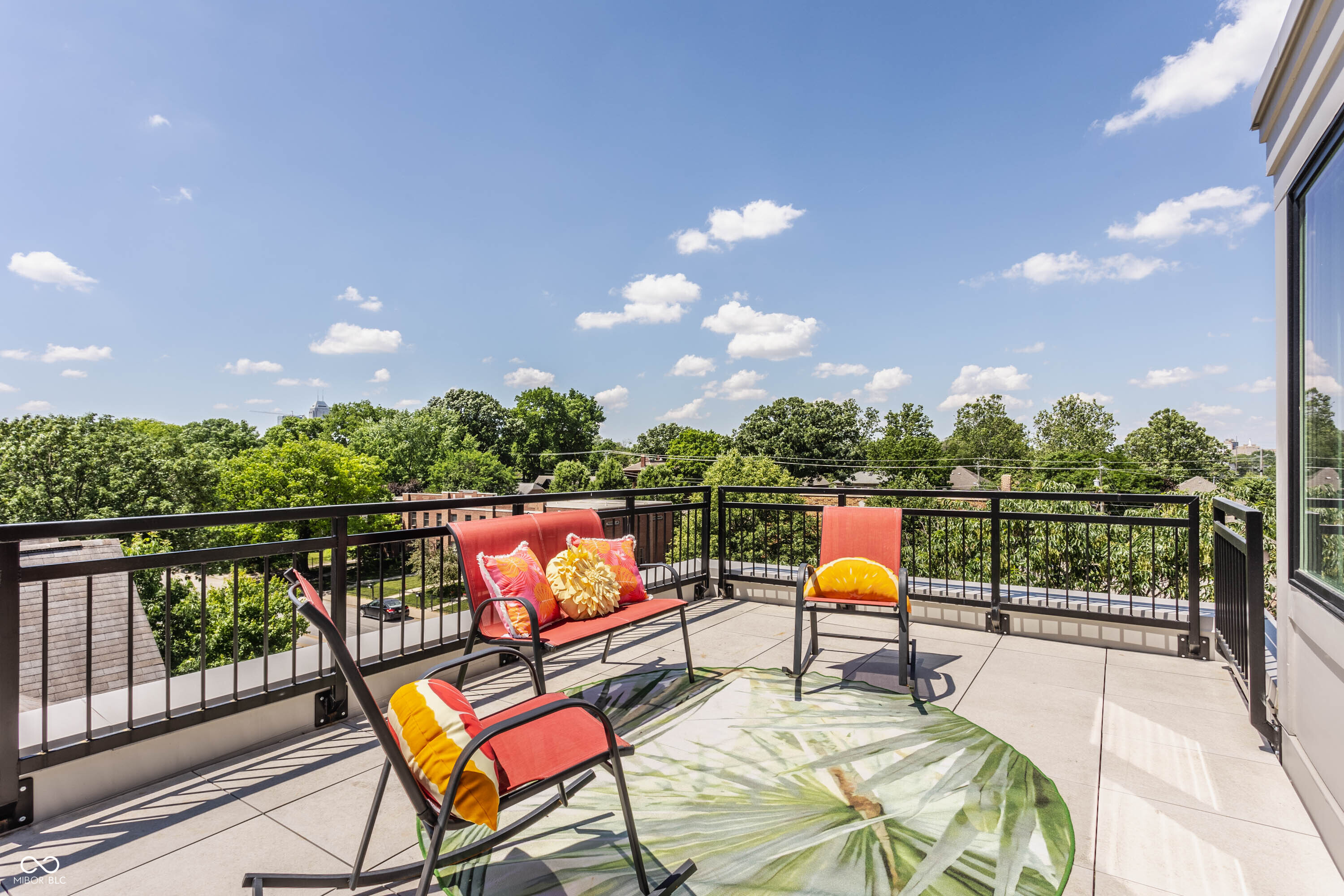 1561 N College Avenue