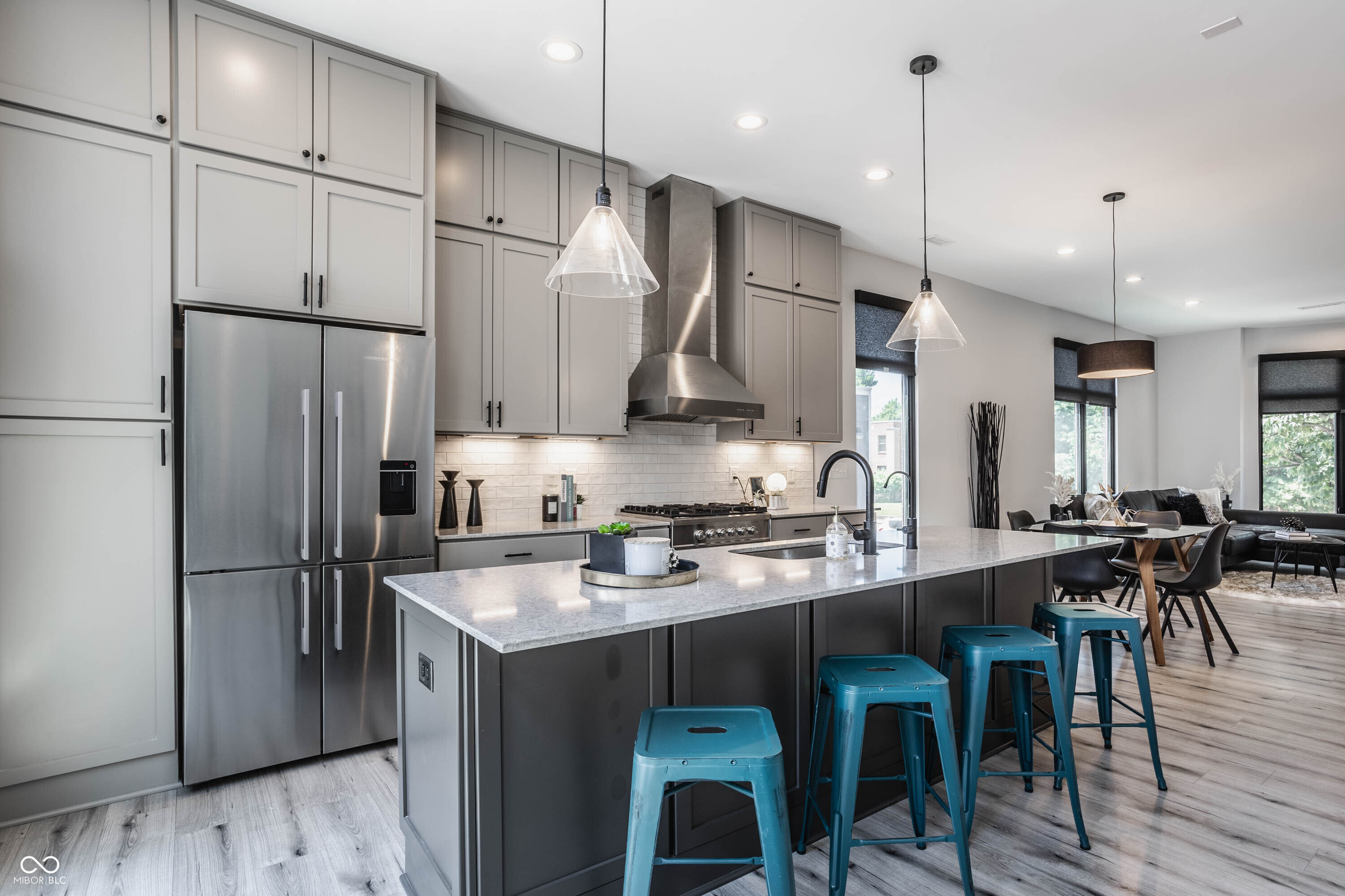 1561 N College Avenue