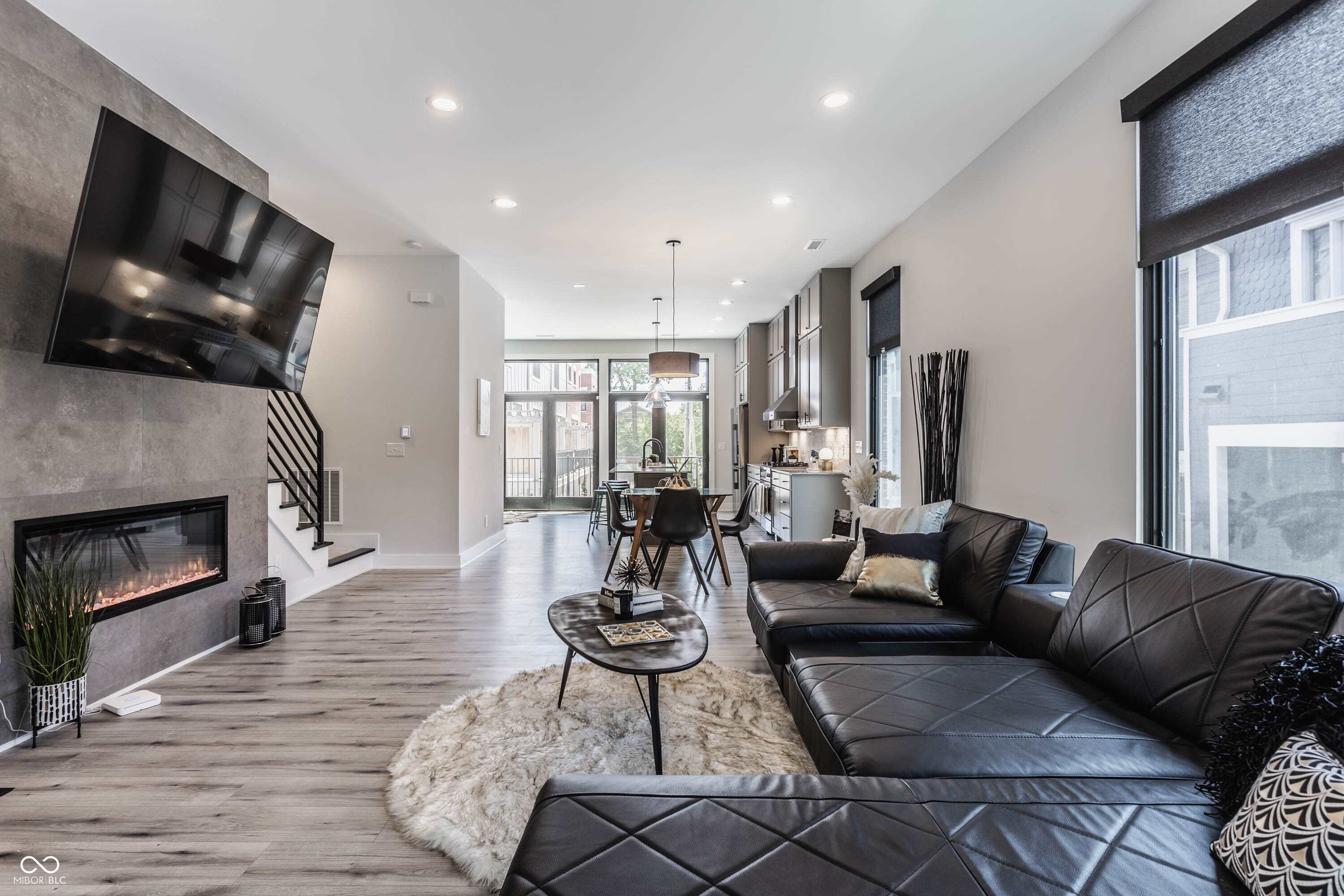 1561 N College Avenue