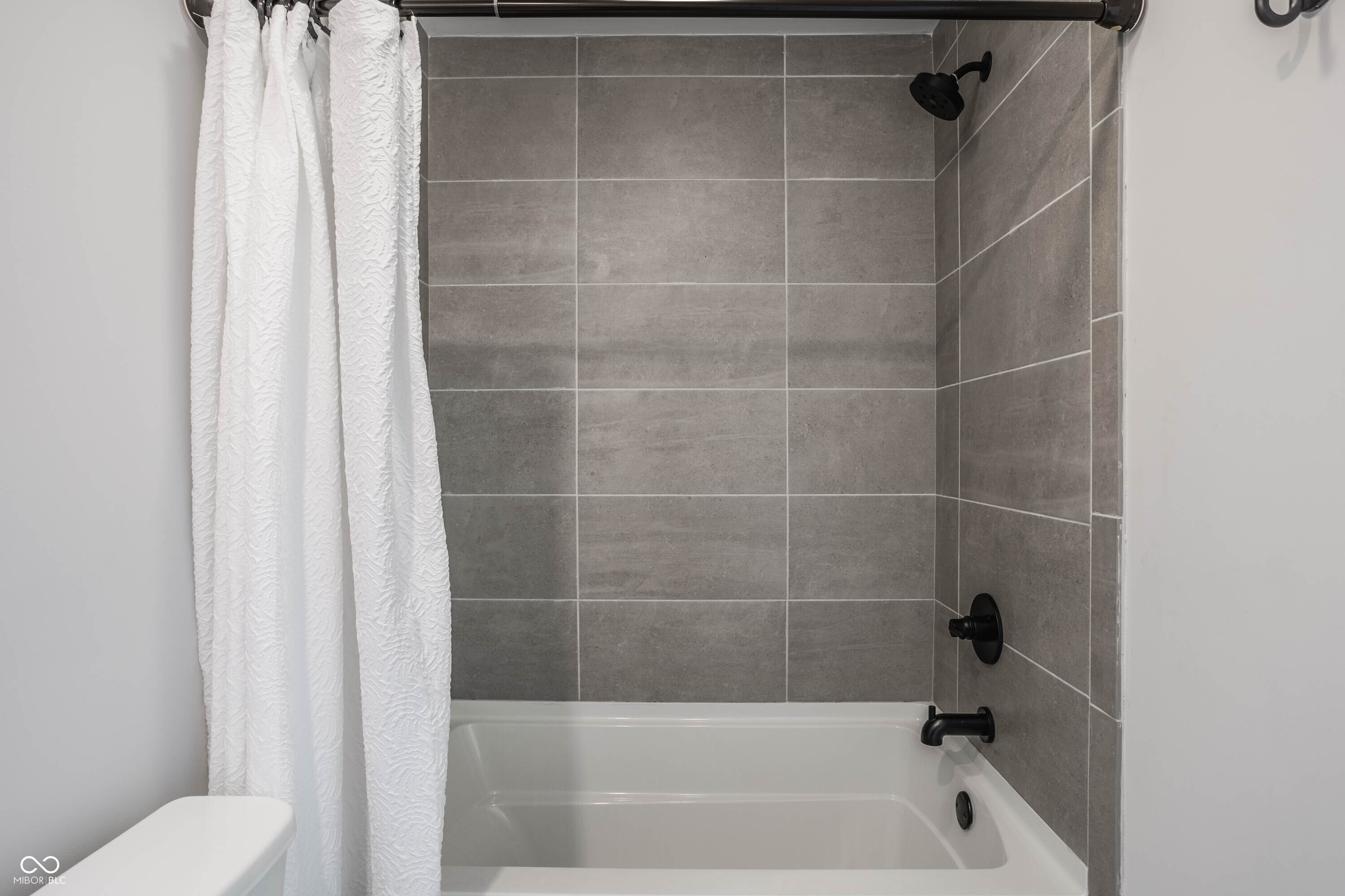 1561 N College Avenue