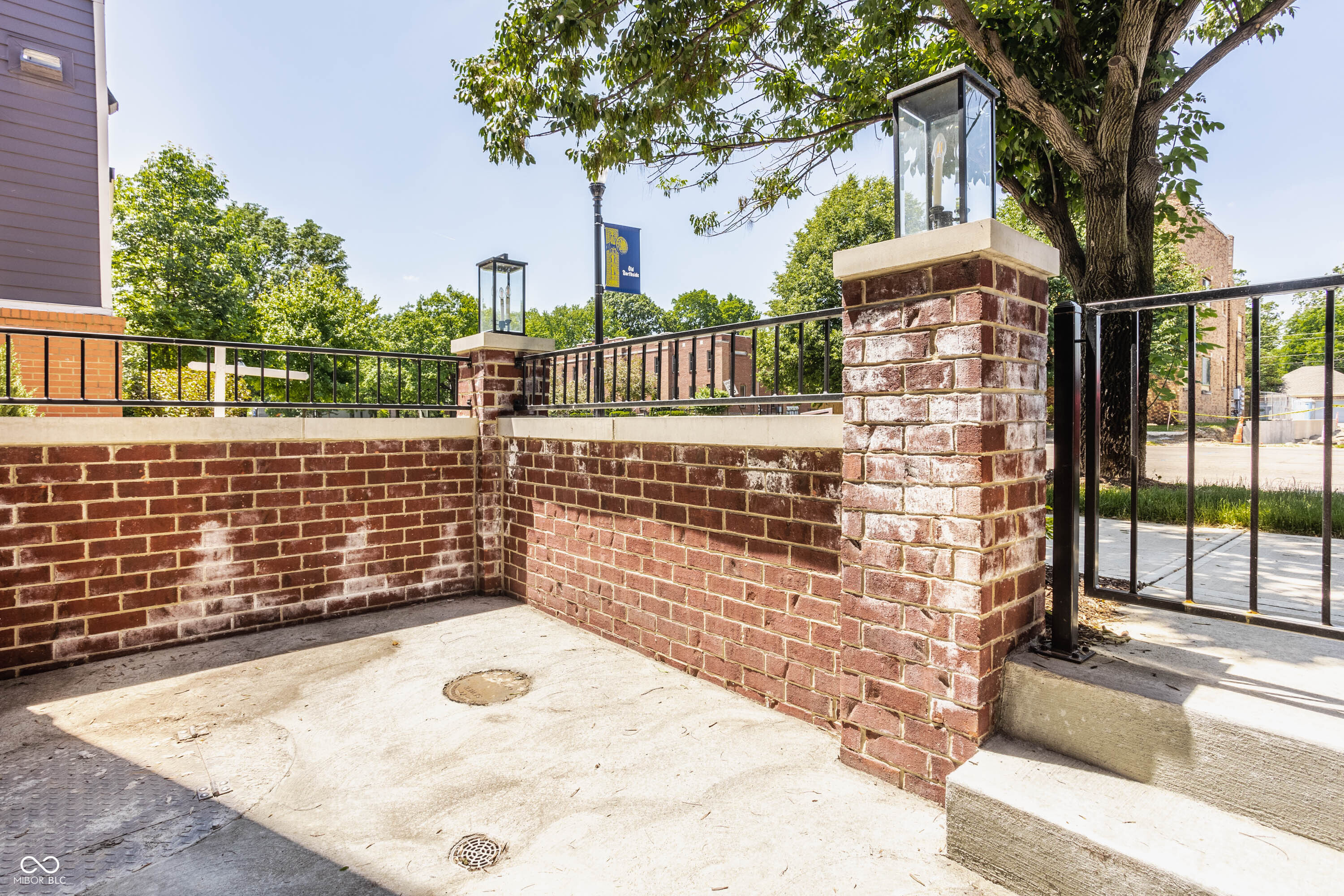 1561 N College Avenue