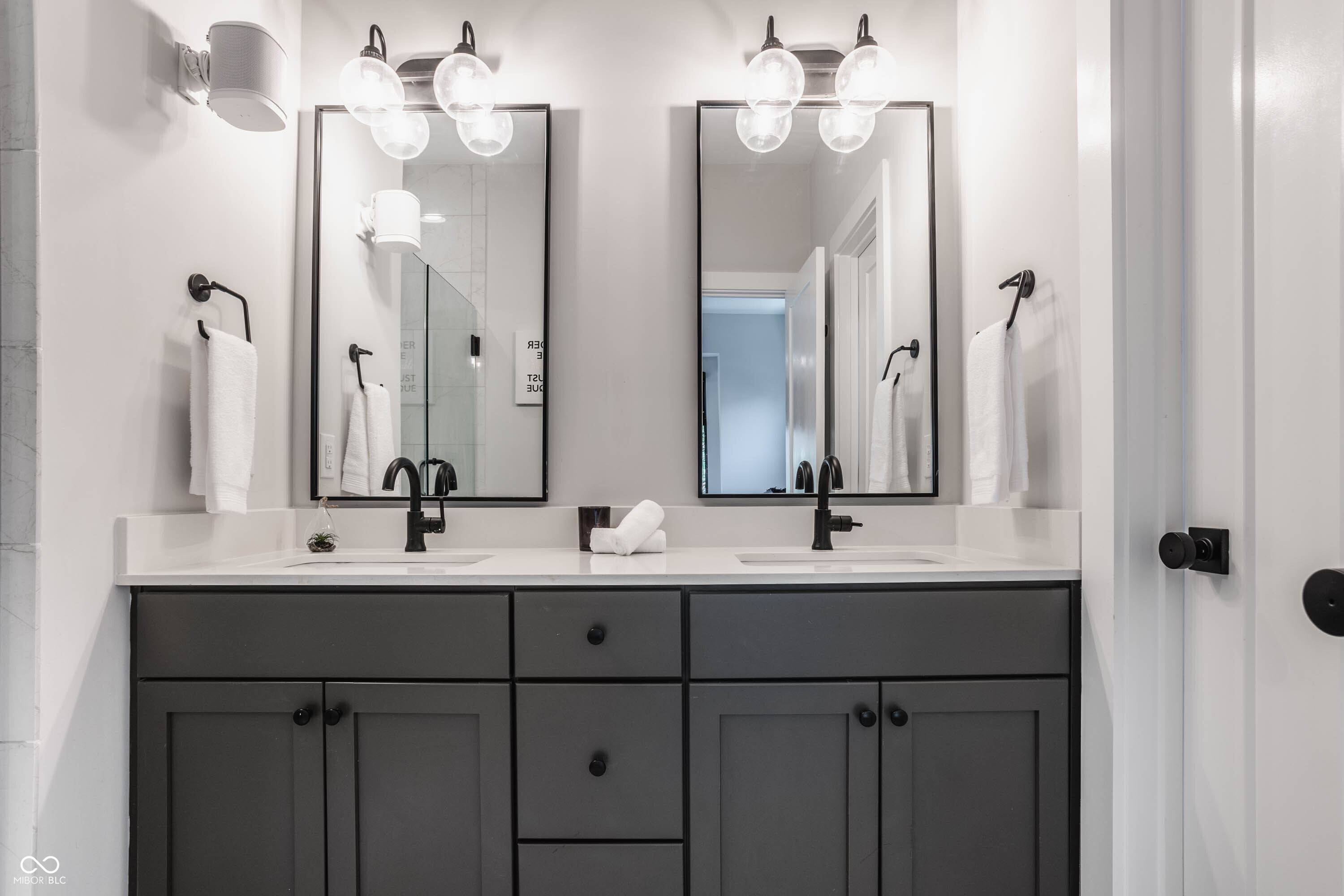 1561 N College Avenue