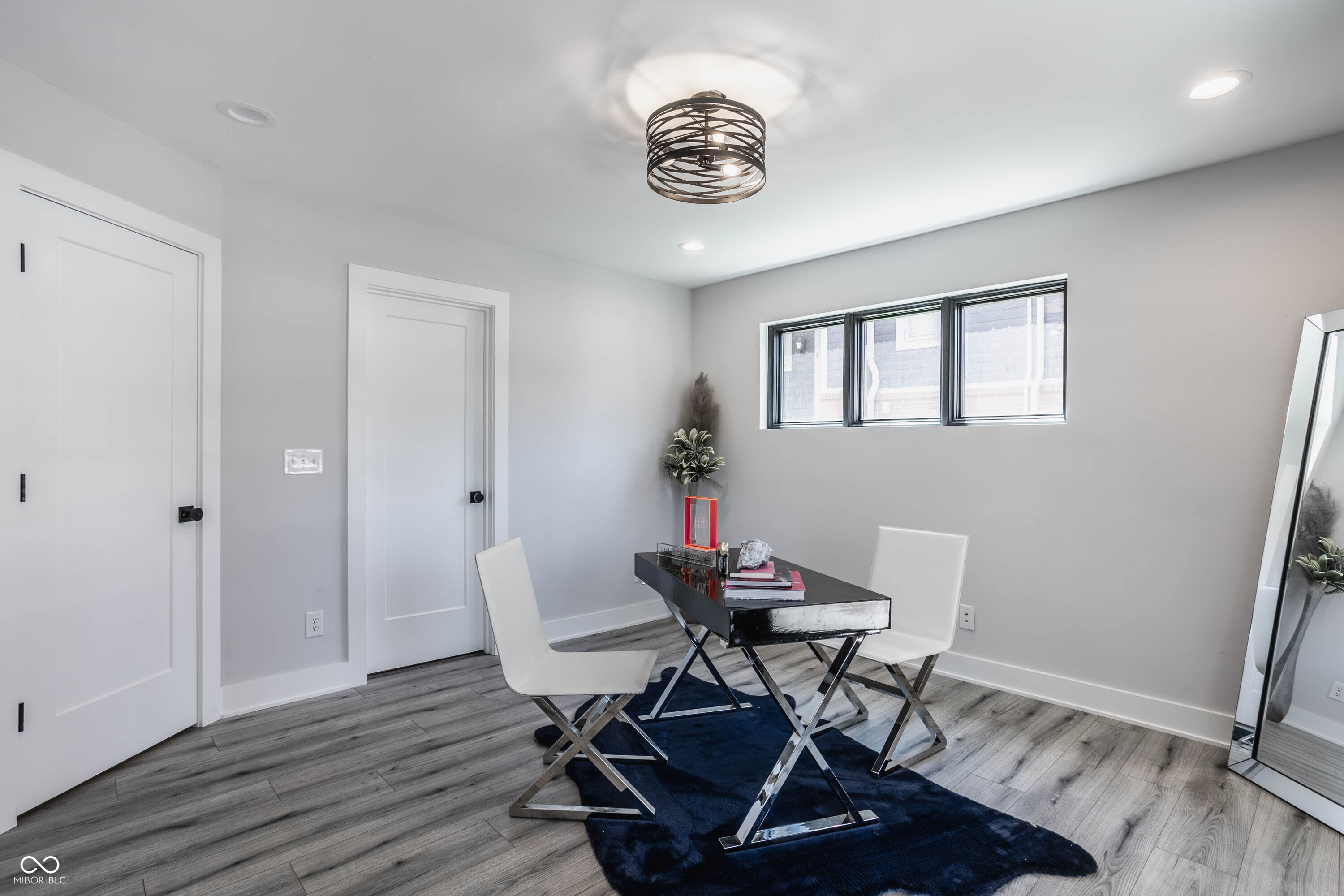 1561 N College Avenue