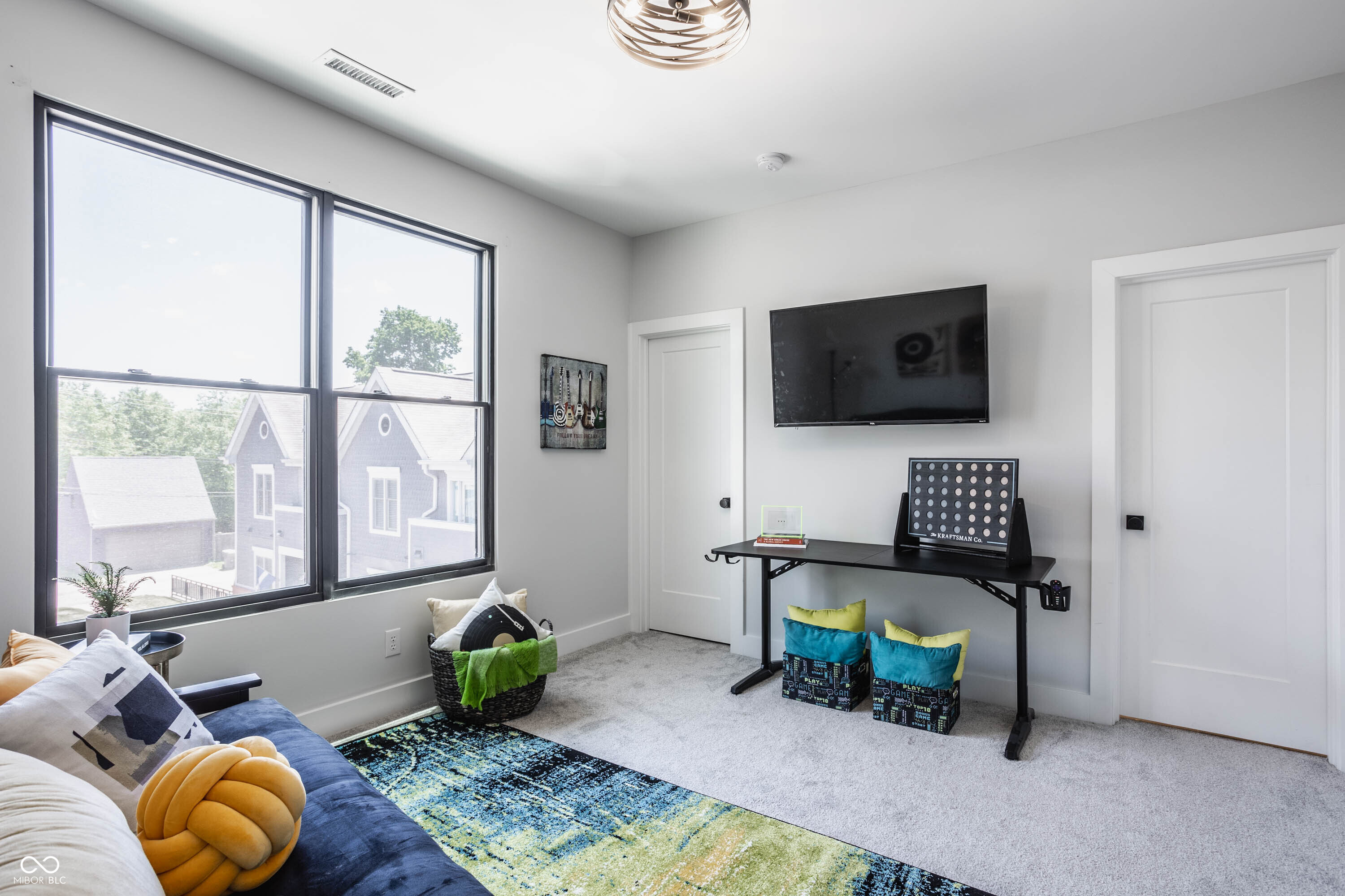 1561 N College Avenue