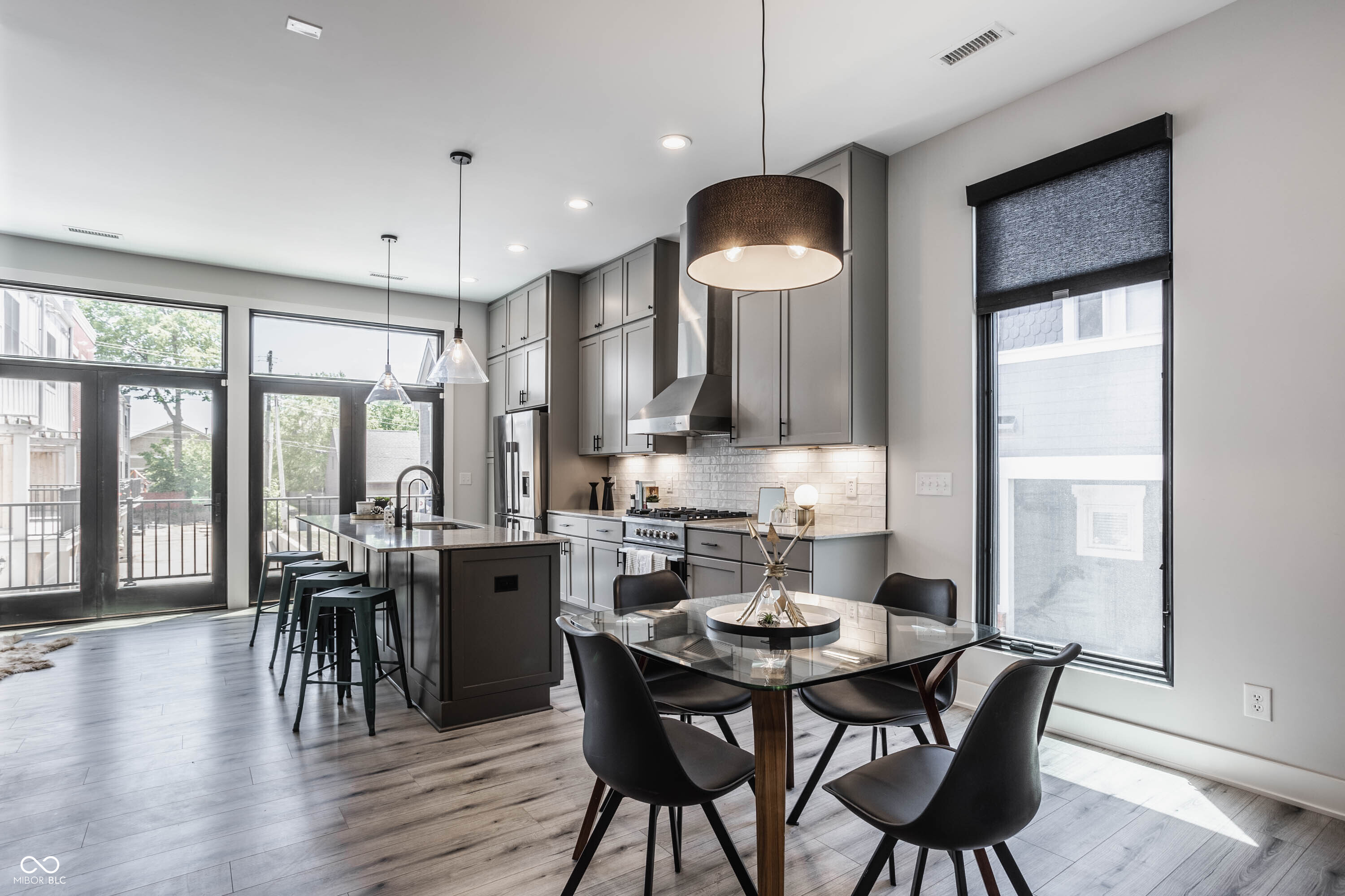 1561 N College Avenue