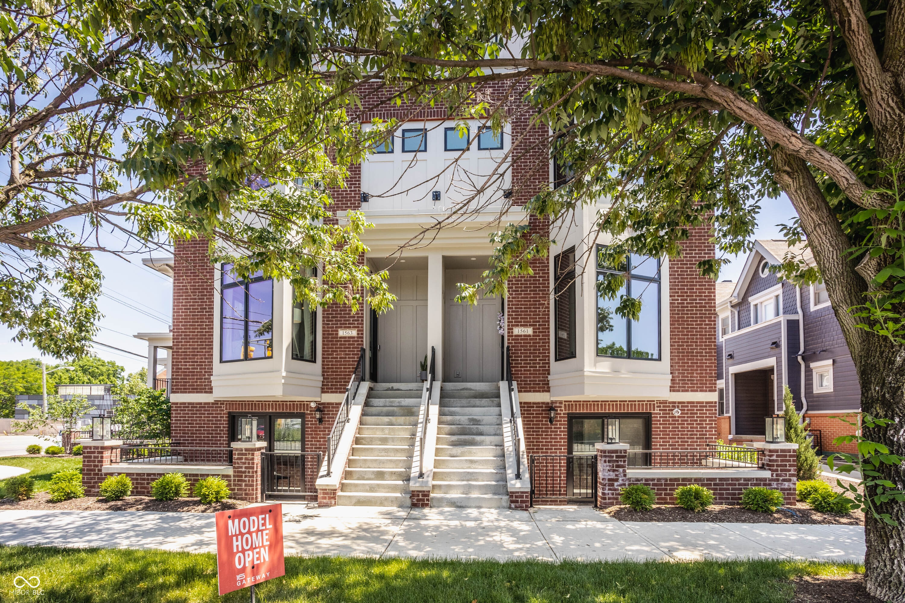 1561 N College Avenue