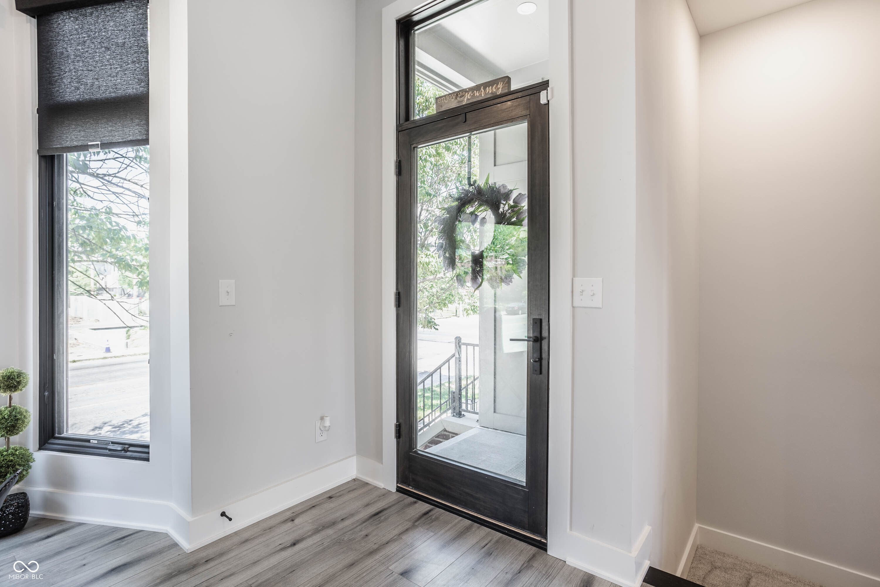 1561 N College Avenue