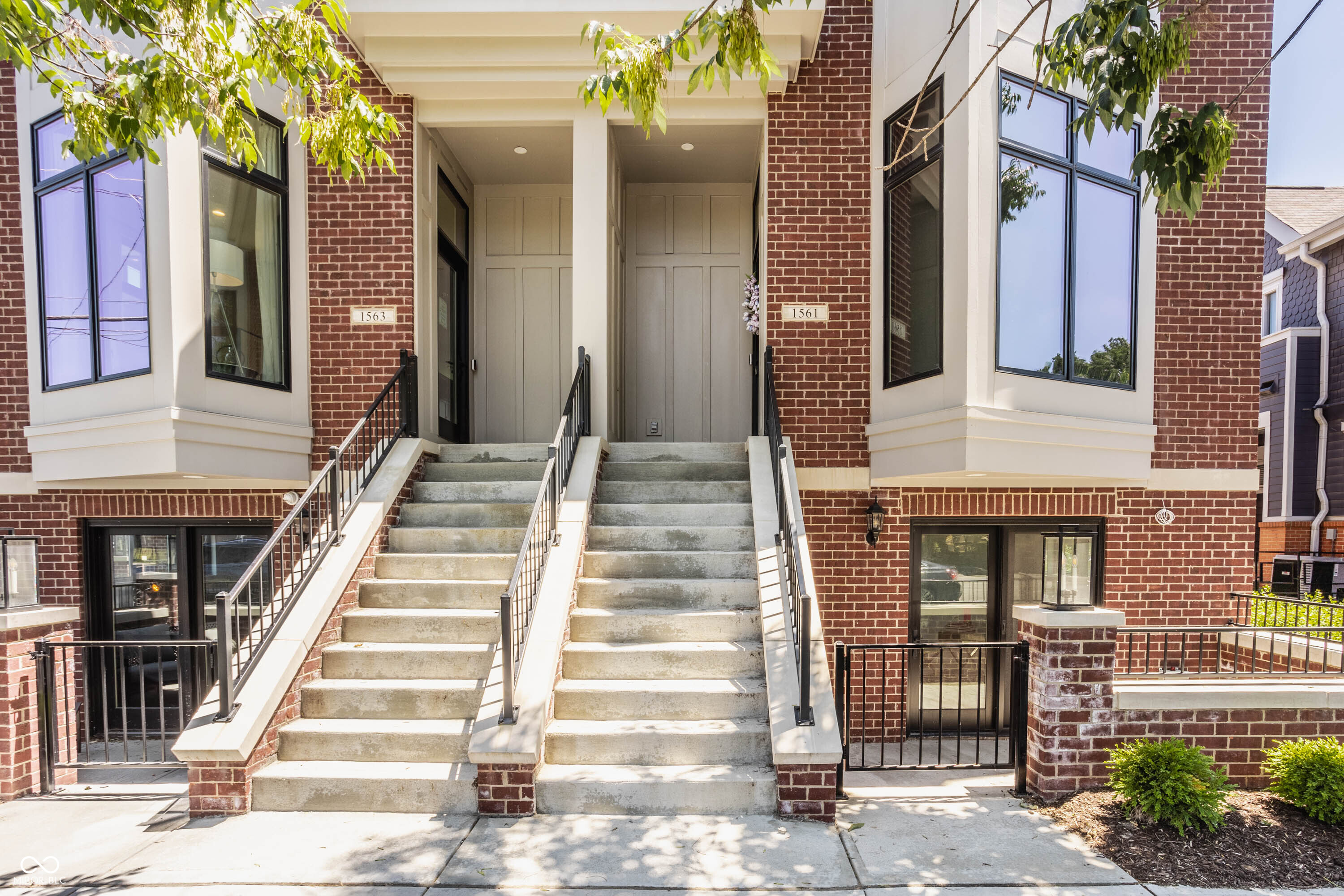 1561 N College Avenue