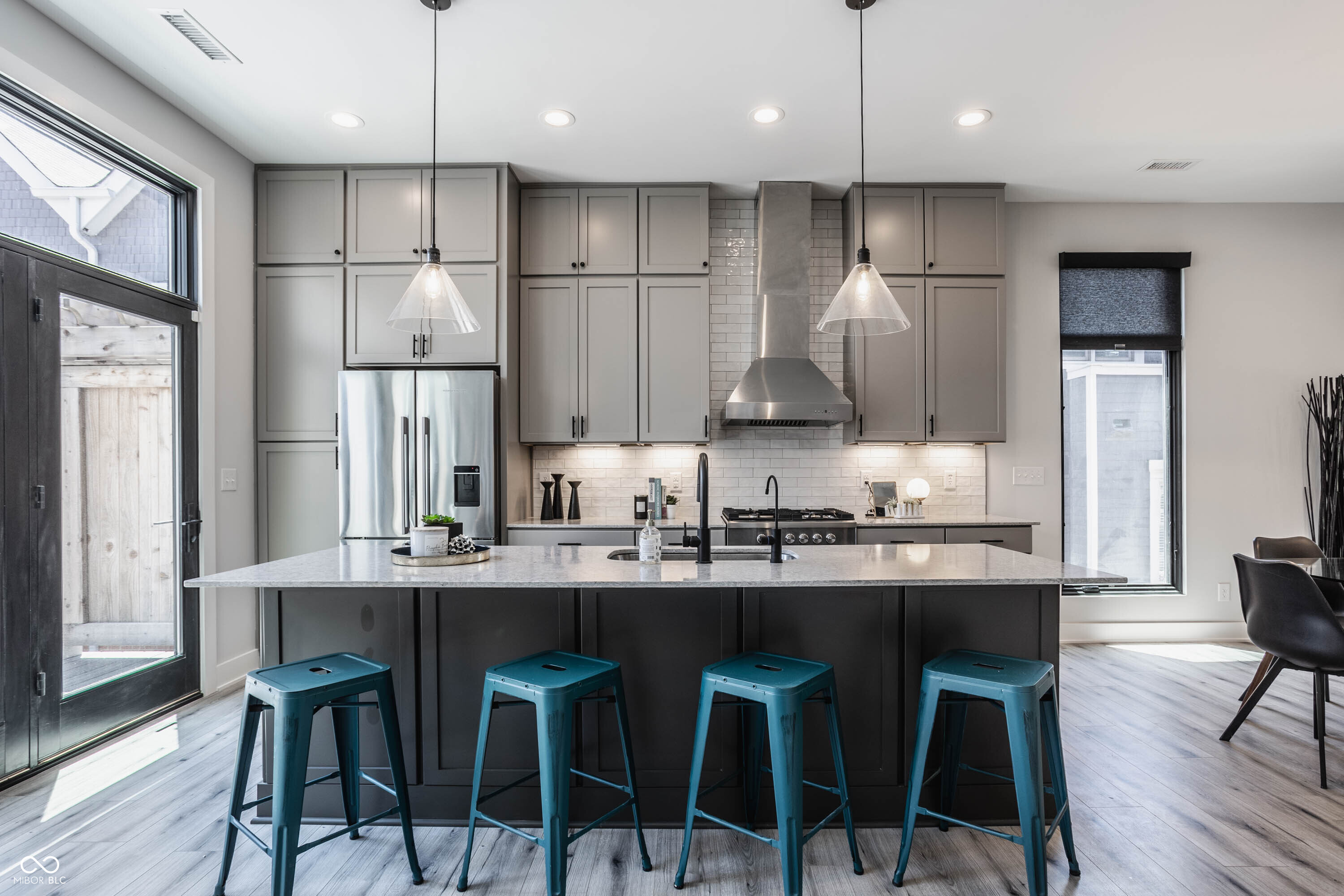 1561 N College Avenue