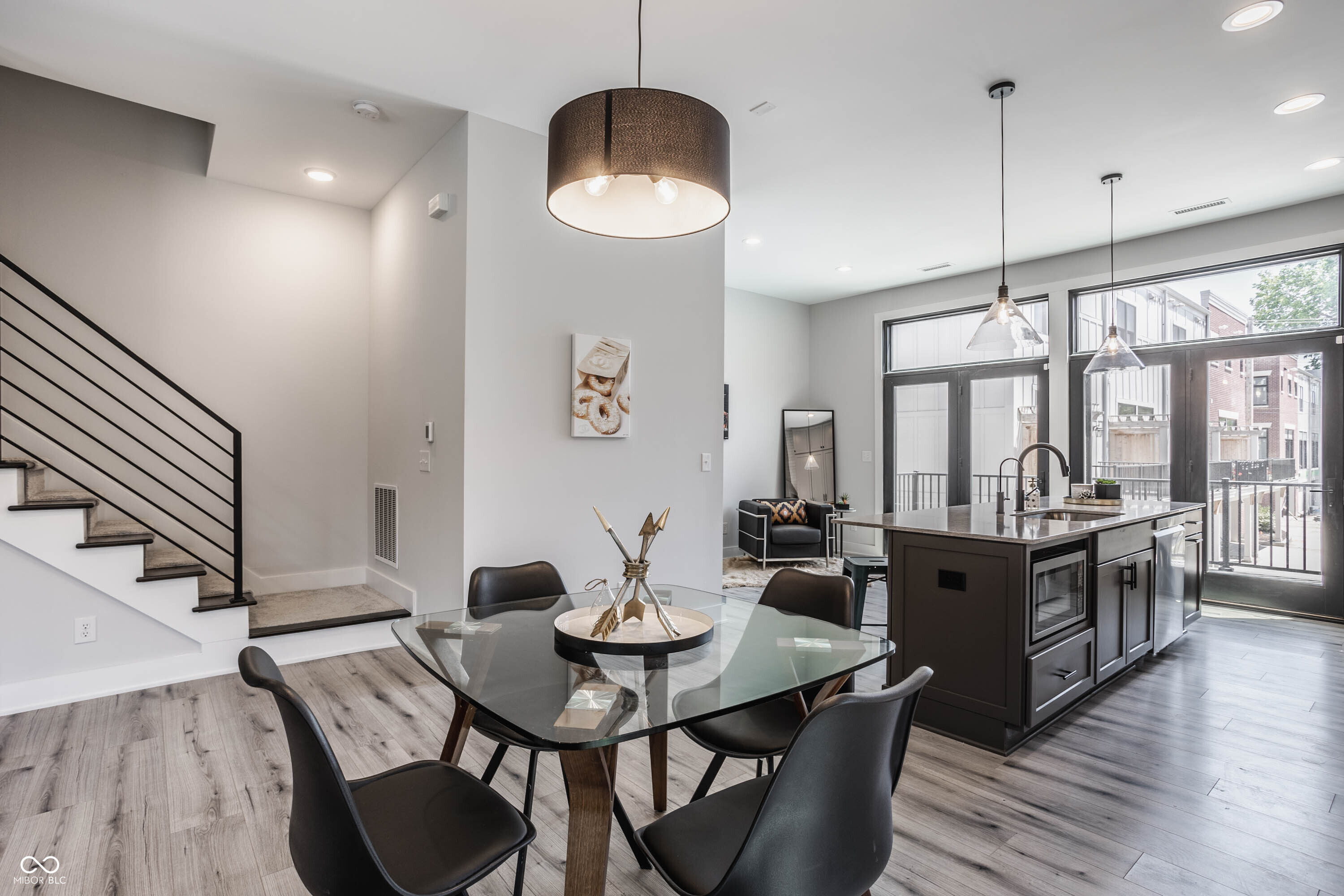 1561 N College Avenue