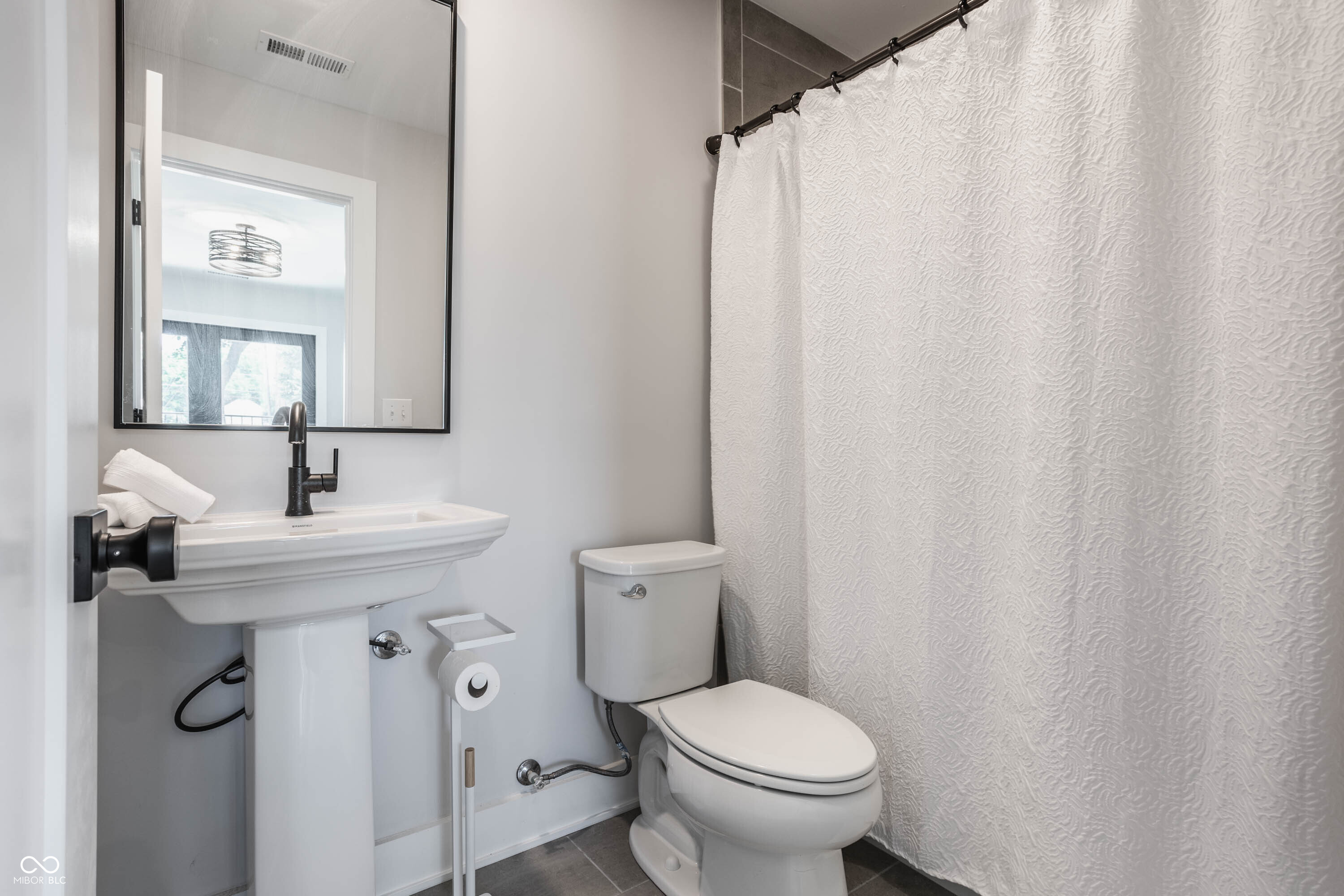 1561 N College Avenue