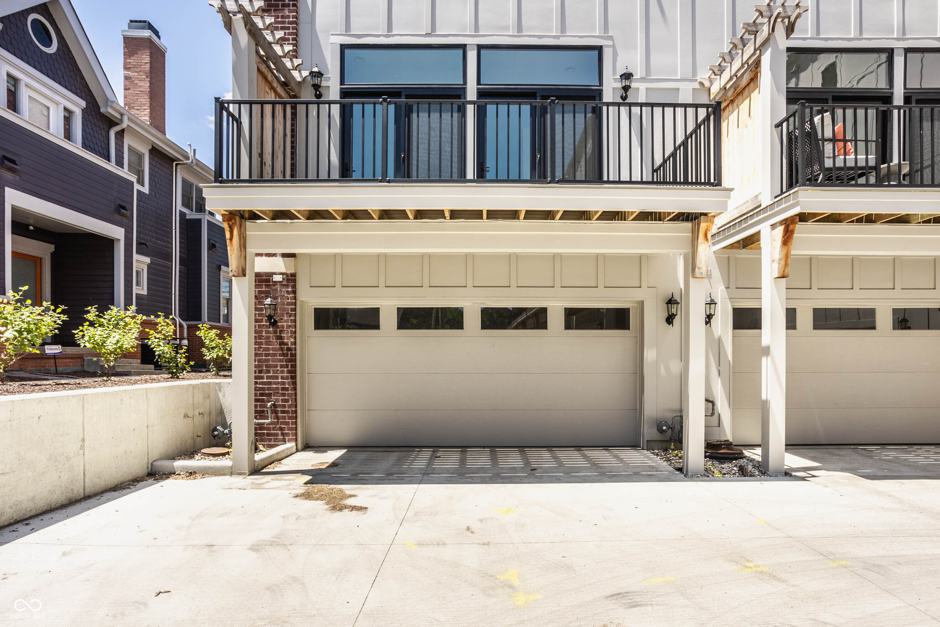 1561 N College Avenue